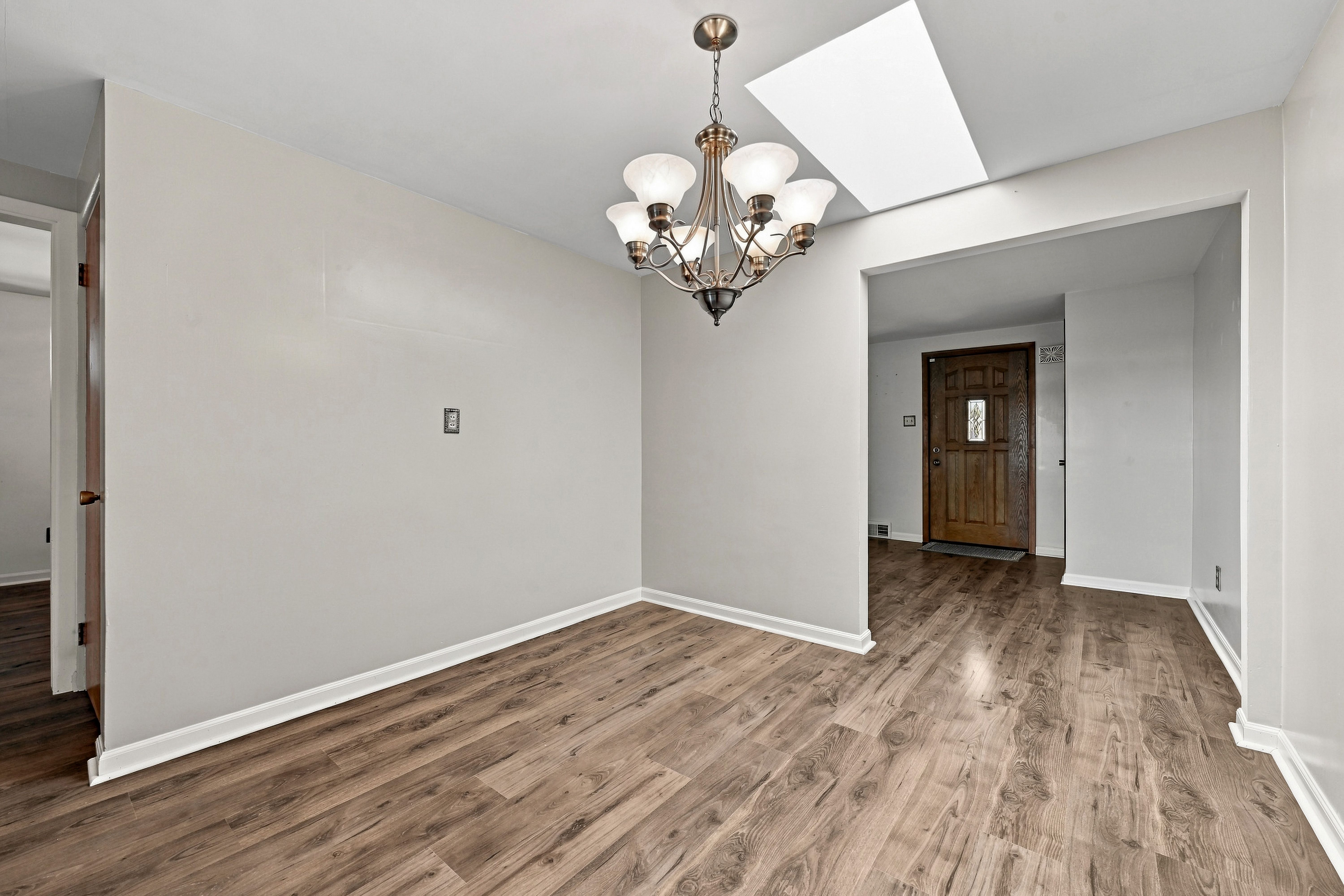  16 South Rolling Hills Avenue, Irwin, PA 15642 - 物件實景
