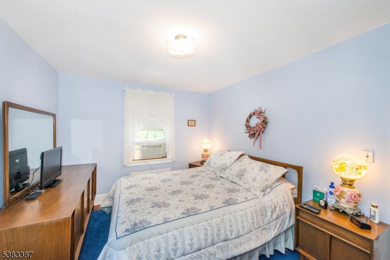 Verona Twp., New Jersey, 07044, United States, 3 Bedrooms Bedrooms, ,2 BathroomsBathrooms,Residential,For Sale,1961647