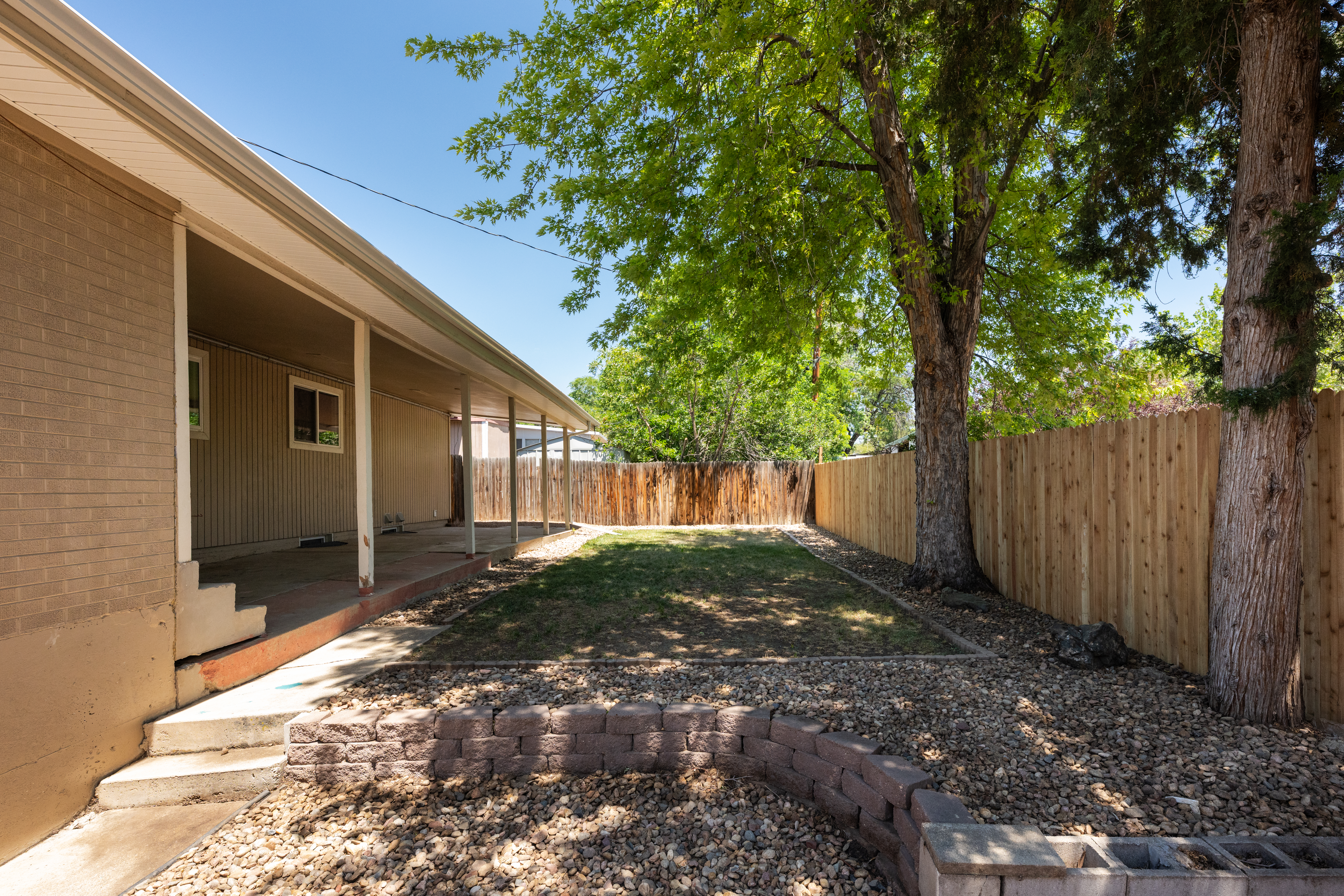  Beautiful mid-century modern home offering the perfect blend - 物件實景