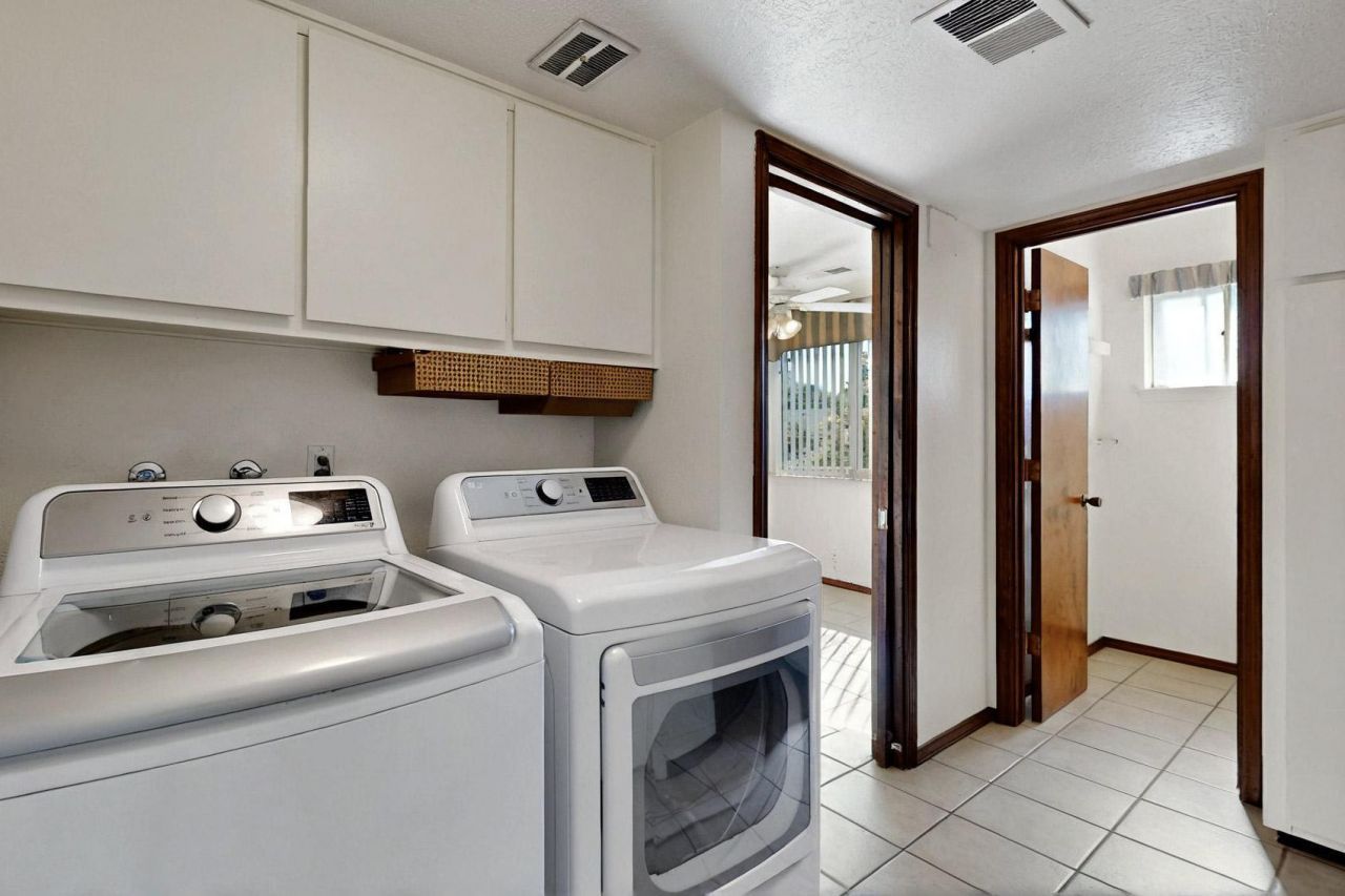 Albuquerque, New Mexico, 87123, United States, 4 Bedrooms Bedrooms, ,4 BathroomsBathrooms,Residential,For Sale,1876196