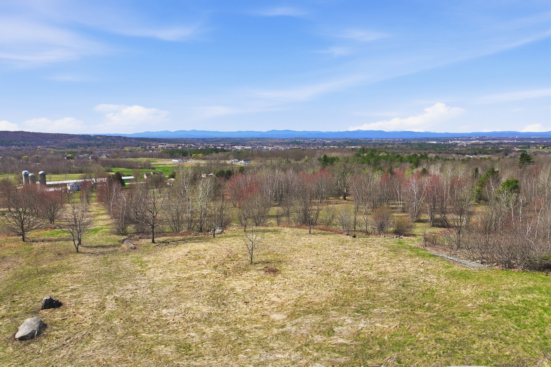  351 Ledgewood Drive - 物件實景
