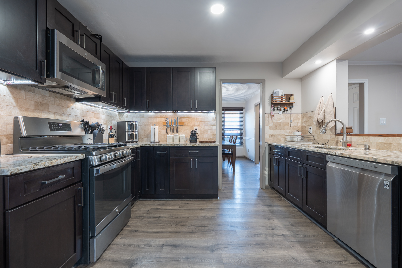 Virginia Beach, Virginia, 23454, United States, 4 Bedrooms Bedrooms, ,3 BathroomsBathrooms,Residential,For Sale,2006012