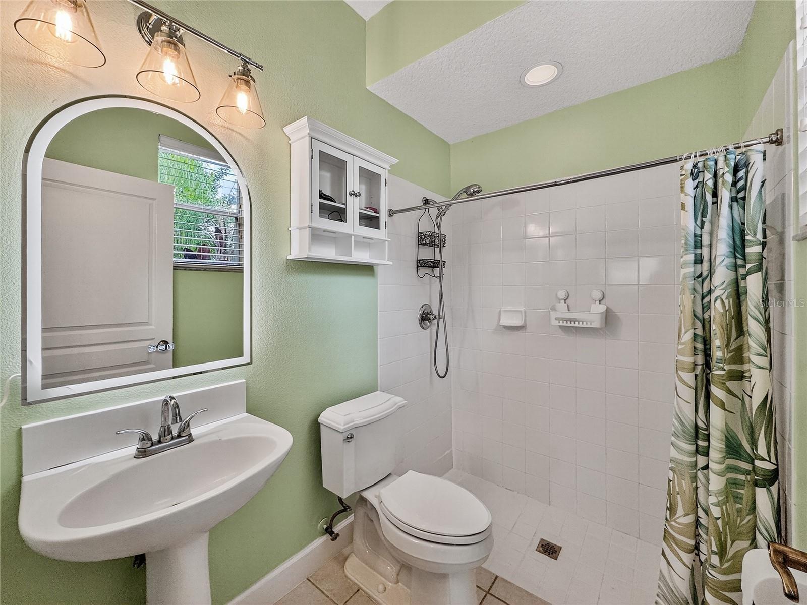 OVIEDO, Florida, 32766, United States, 5 Bedrooms Bedrooms, ,3 BathroomsBathrooms,Residential,For Sale,1974970