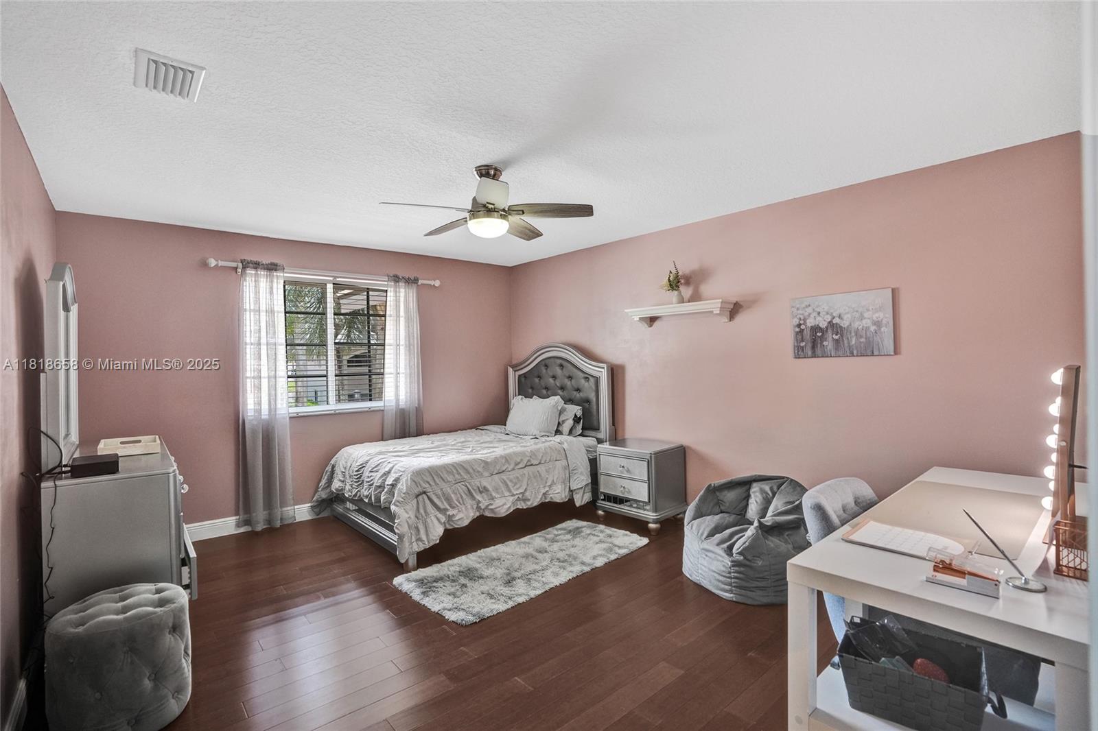Weston, Florida, 33327, United States, 6 Bedrooms Bedrooms, ,4 BathroomsBathrooms,Residential,For Sale,1850132