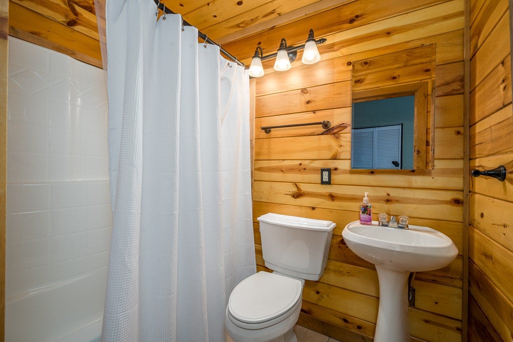 Ellijay, Georgia, 30540, United States, 4 Bedrooms Bedrooms, ,4 BathroomsBathrooms,Residential,For Sale,1858933
