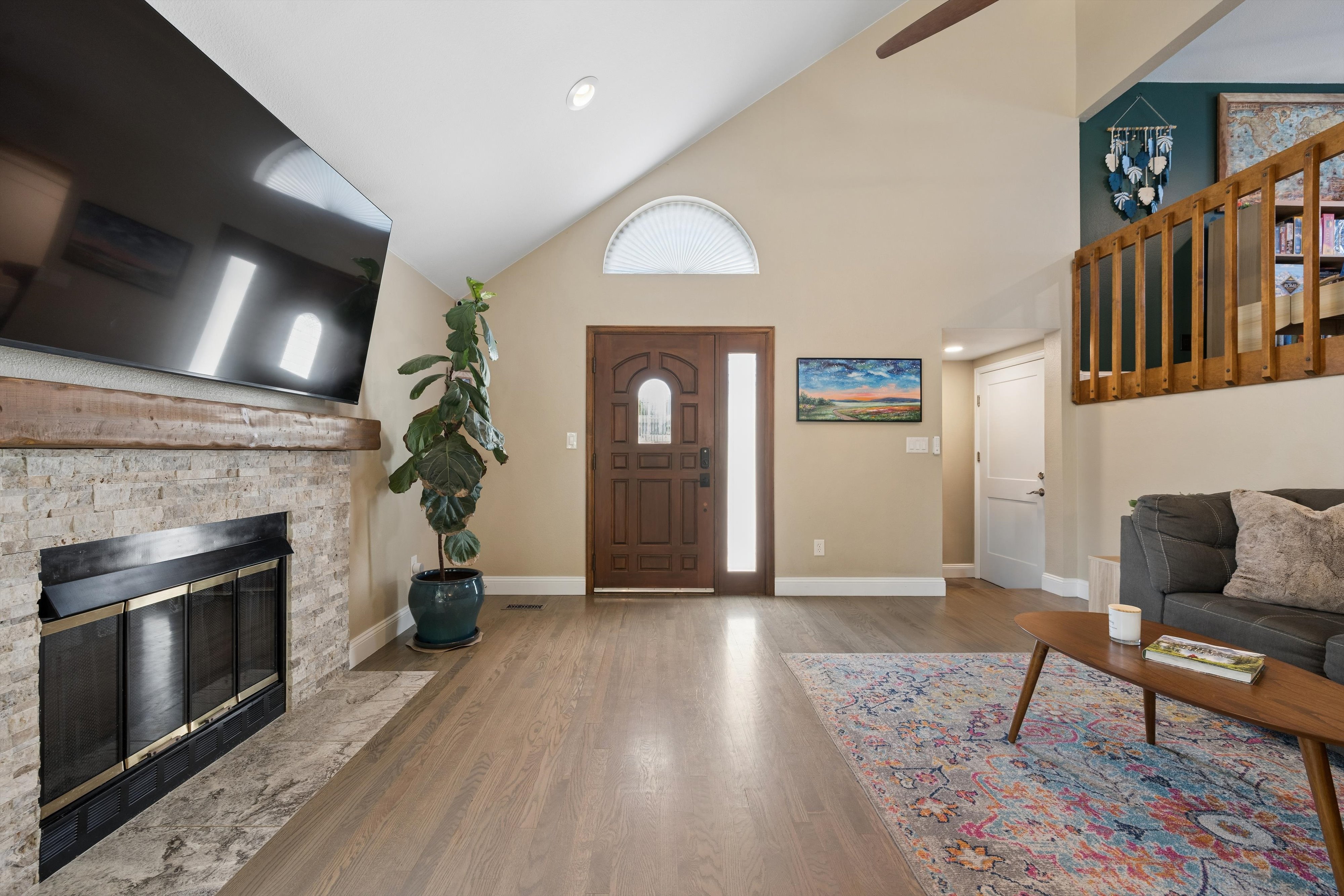  Beautifully updated home-Renovated from top to bottom with exceptional attention - 物件實景