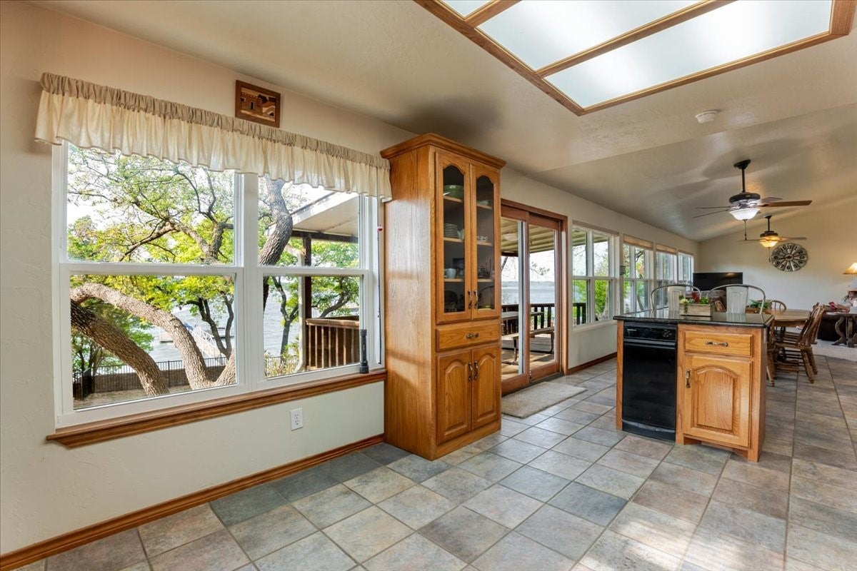 Possum Kingdom Lake, Texas, 76450, United States, 4 Bedrooms Bedrooms, ,3 BathroomsBathrooms,Residential,For Sale,2033538