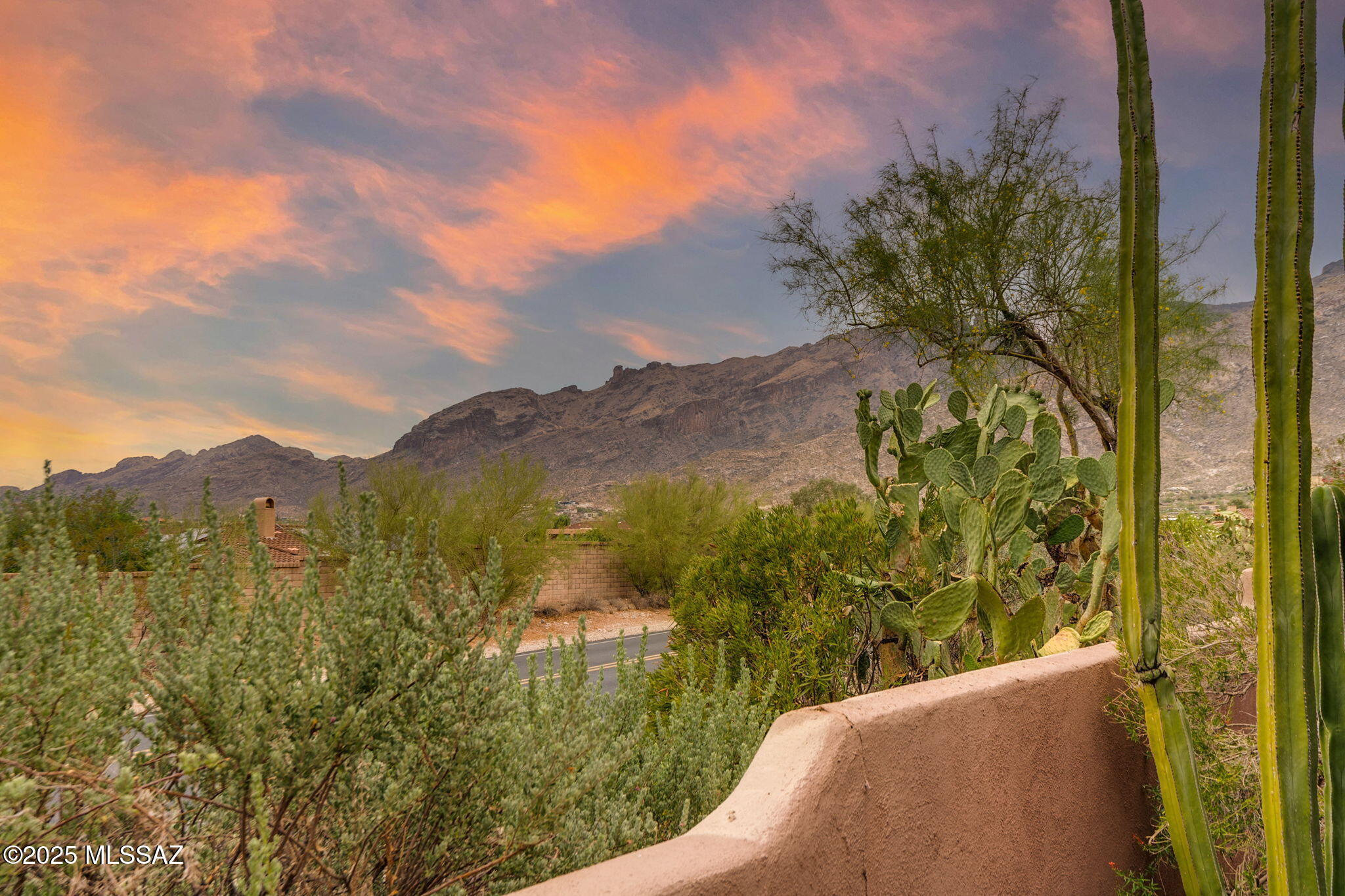 Tucson, Arizona, 85718, United States, 3 Bedrooms Bedrooms, ,2 BathroomsBathrooms,Residential,For Sale,1891107