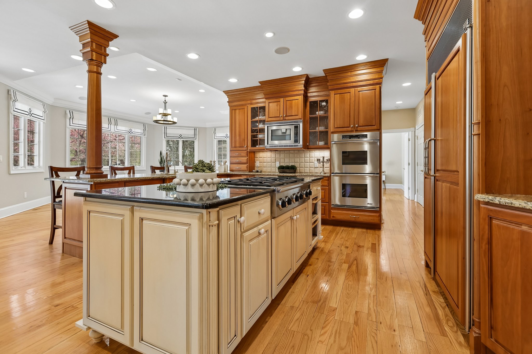  Stunning Belle Mead Estate with Private Theater, Gym, and Designer Finishes - 物件實景