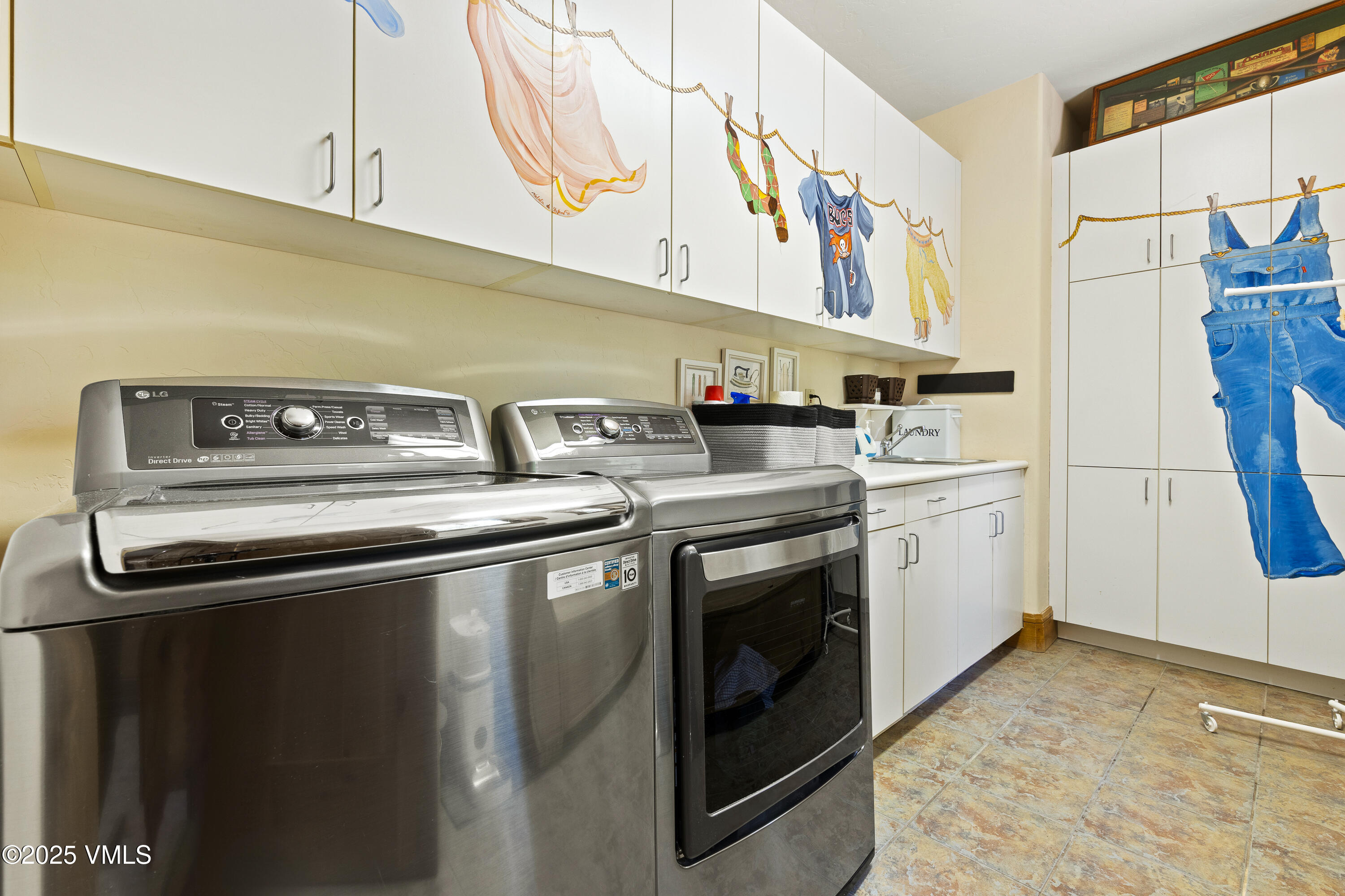 Edwards, Colorado, 81632, United States, 5 Bedrooms Bedrooms, ,6 BathroomsBathrooms,Residential,For Sale,1901108