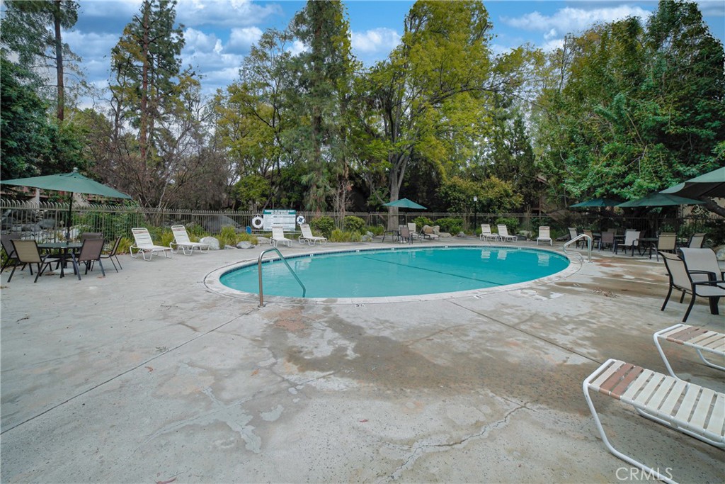 Canoga Park, California, 91303, United States, 2 Bedrooms Bedrooms, ,1 BathroomBathrooms,Residential,For Sale,1934510
