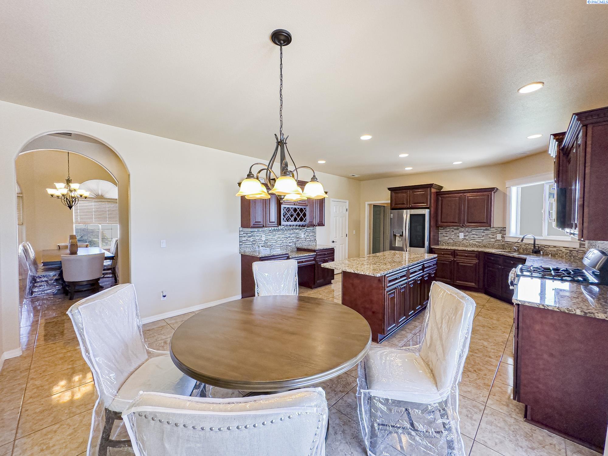 Pasco, Washington, 99301, United States, 4 Bedrooms Bedrooms, ,2 BathroomsBathrooms,Residential,For Sale,1826907