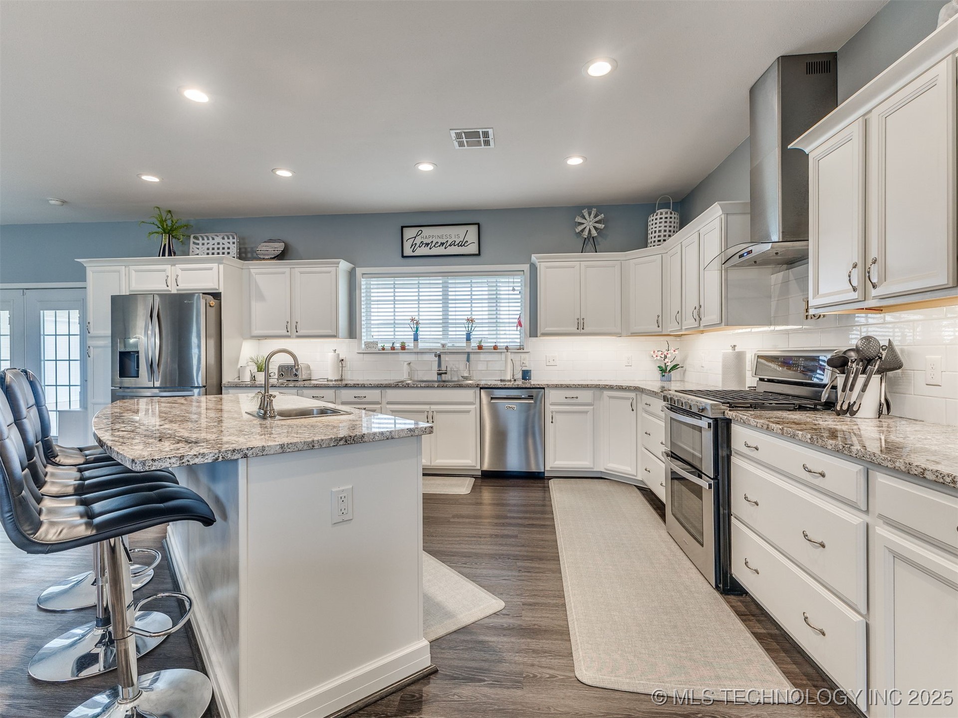 Mounds, Oklahoma, 74047, United States, 4 Bedrooms Bedrooms, ,4 BathroomsBathrooms,Residential,For Sale,1985246