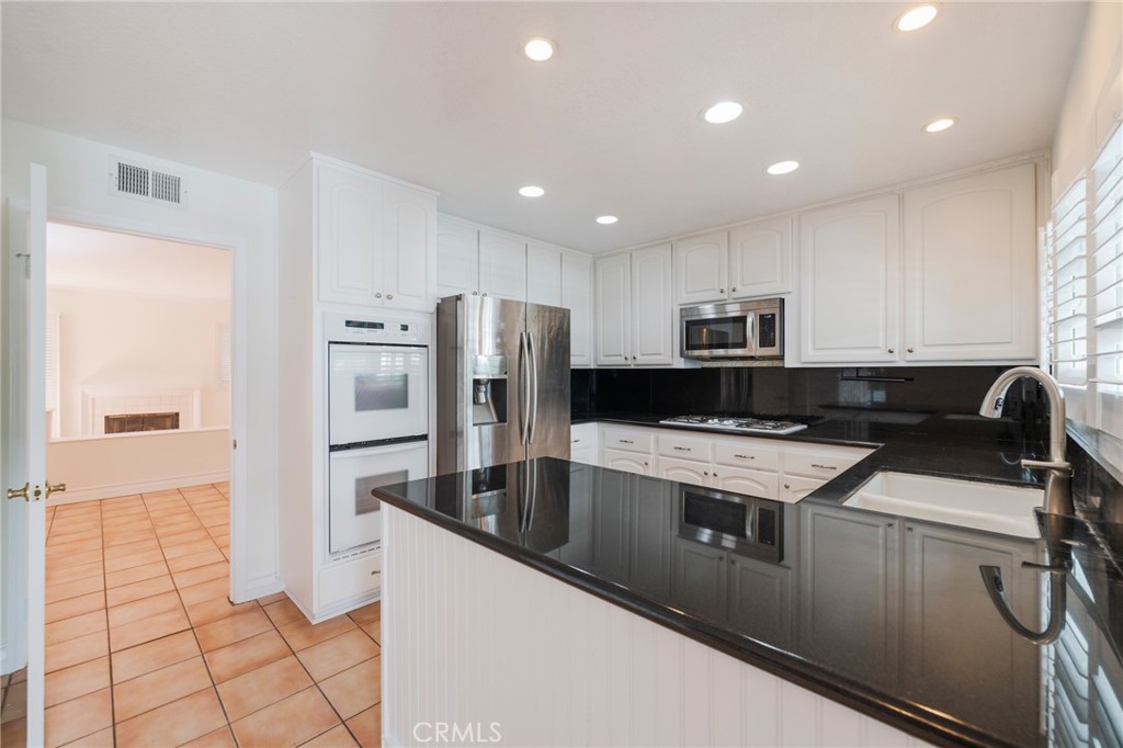 Huntington Beach, California, 92648, United States, 4 Bedrooms Bedrooms, ,3 BathroomsBathrooms,Residential,For Sale,1989716