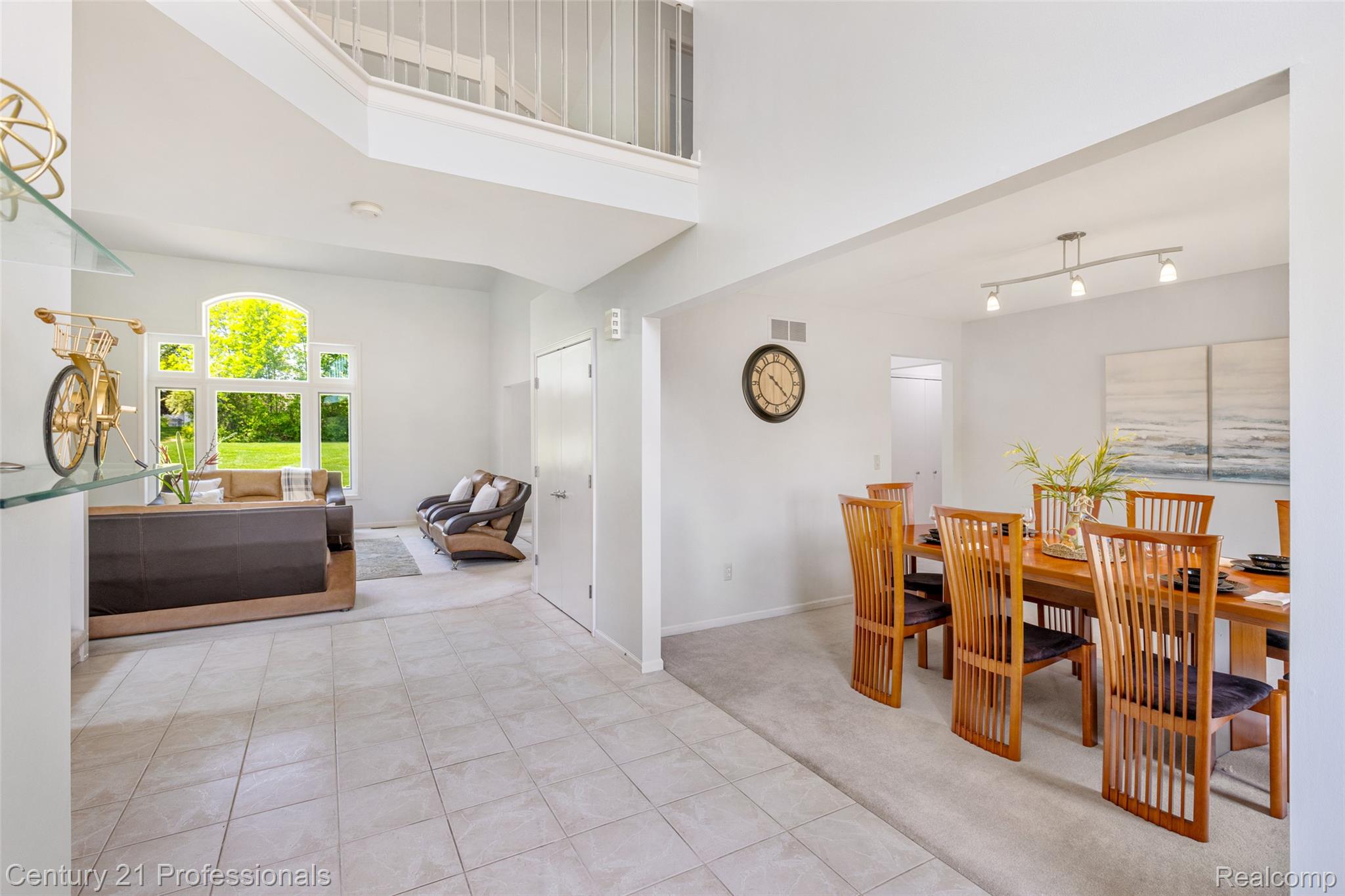 LakeOrion, Michigan, 48359, United States, 4 Bedrooms Bedrooms, ,3 BathroomsBathrooms,Residential,For Sale,1973715