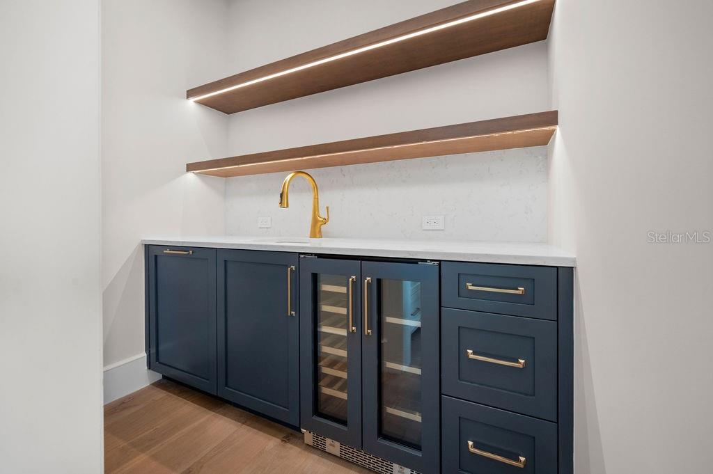 3621 San Remo Terrace, Sarasota, Florida, 34239, United States, 5 Bedrooms Bedrooms, ,7 BathroomsBathrooms,Residential,For Sale,3621 San Remo Terrace,1627164