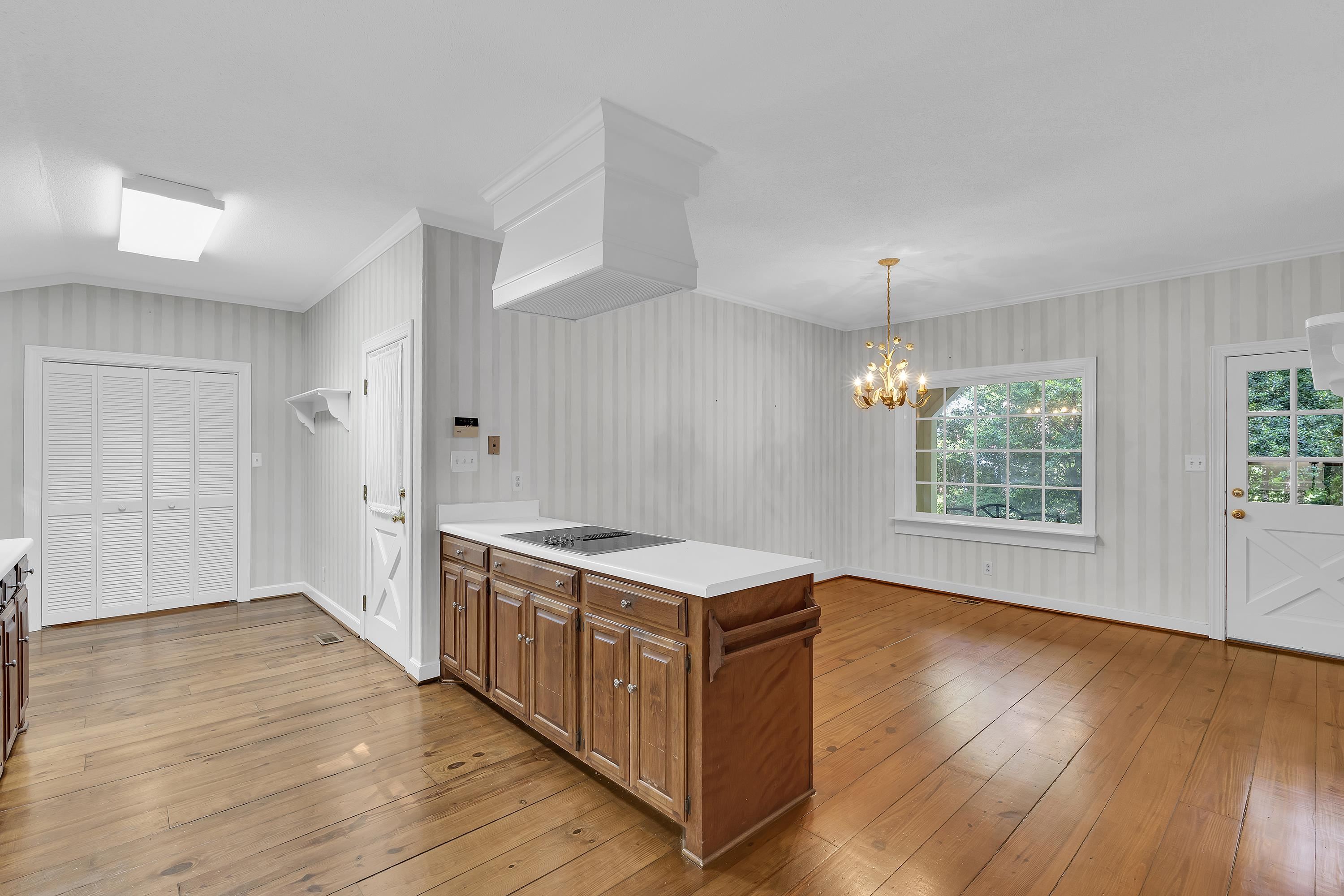 Spartanburg, South Carolina, 29302, United States, 4 Bedrooms Bedrooms, ,3 BathroomsBathrooms,Residential,For Sale,1907438