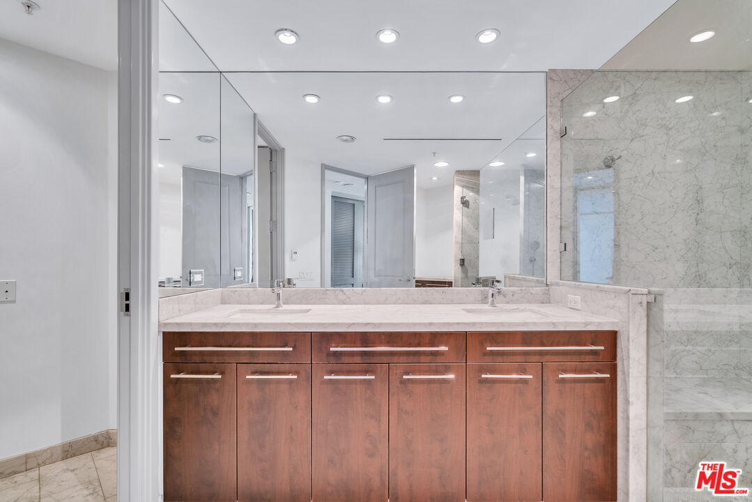 Los Angeles, California, 90024, United States, 2 Bedrooms Bedrooms, ,3 BathroomsBathrooms,Residential,For Sale,1932813