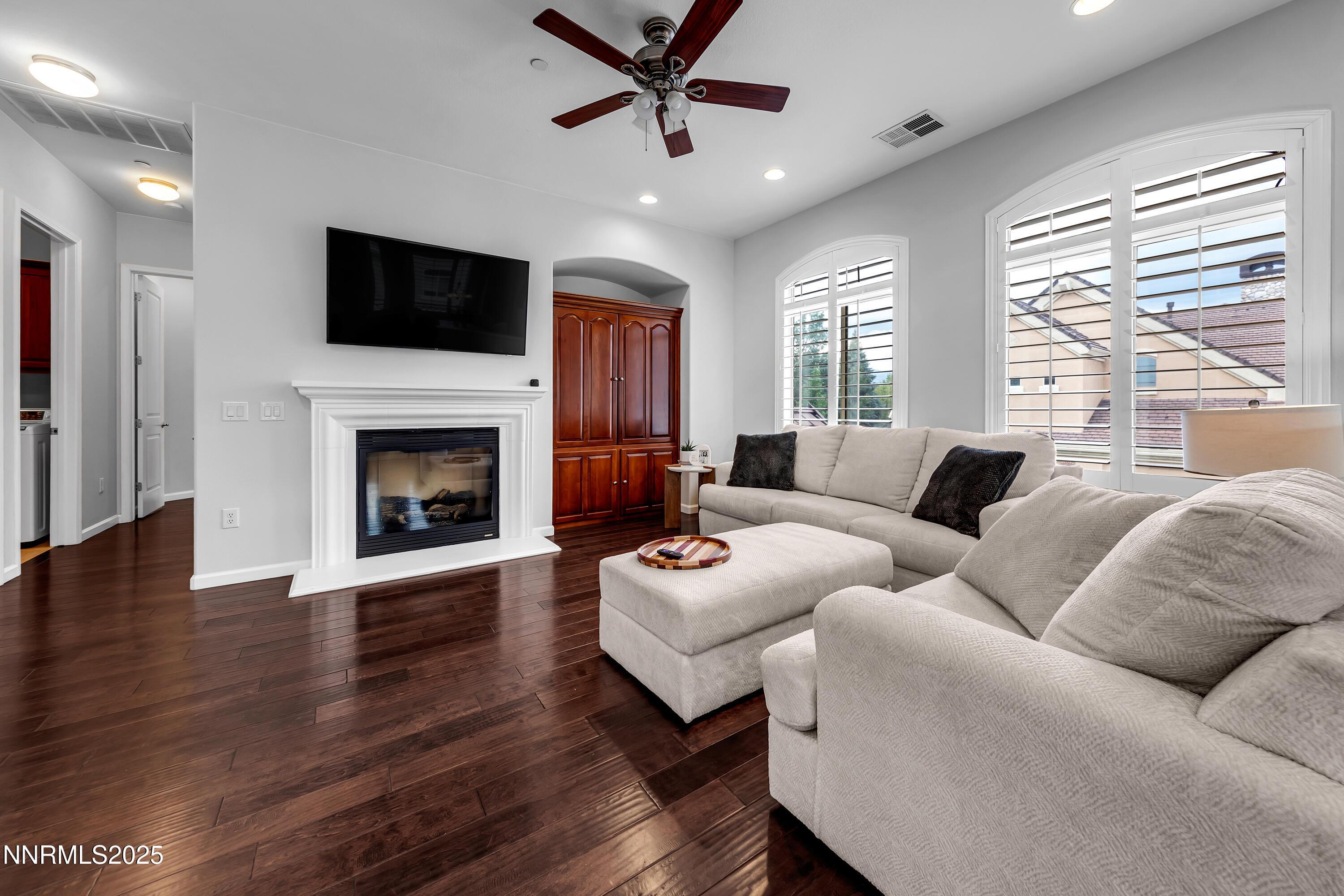 Reno, Nevada, 89521, United States, 2 Bedrooms Bedrooms, ,2 BathroomsBathrooms,Residential,For Sale,1932617