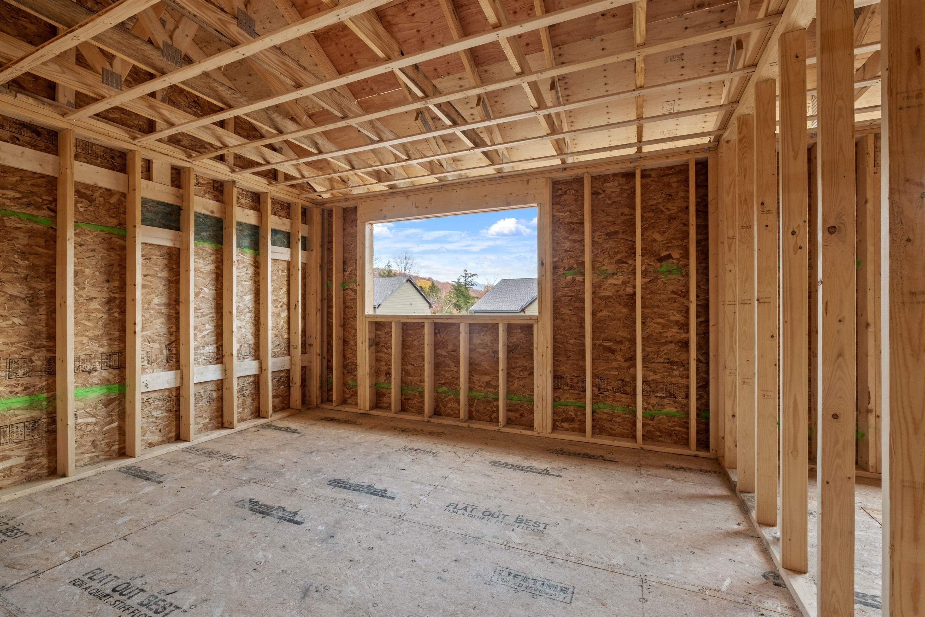 Lincoln, New Hampshire, 03251, United States, 5 Bedrooms Bedrooms, ,5 BathroomsBathrooms,Residential,For Sale,1978136