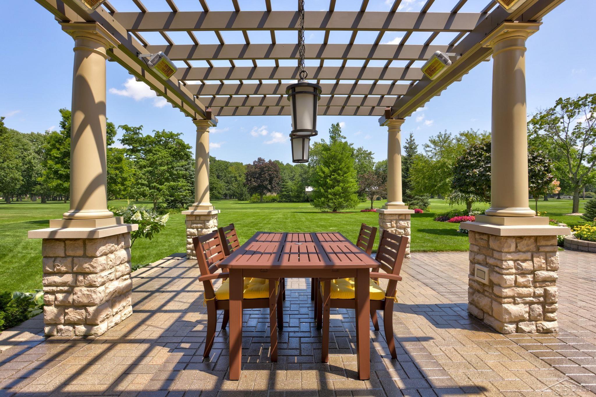 210 Golfview, Saginaw, Michigan, 48638, United States, 4 Bedrooms Bedrooms, ,6 BathroomsBathrooms,Residential,For Sale,210 Golfview,1320030