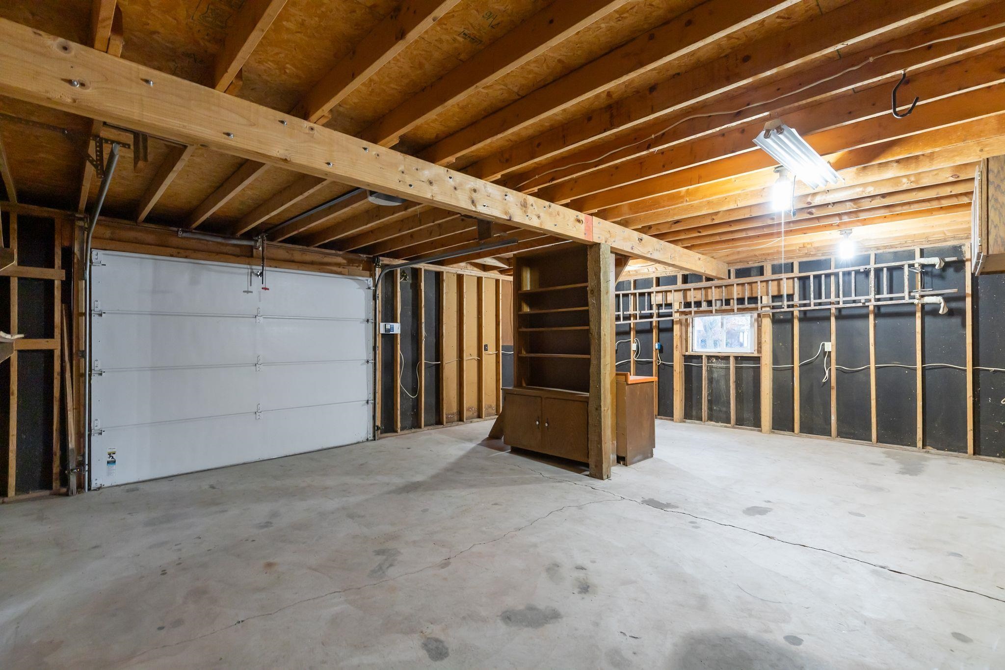 MENASHA, Wisconsin, 54942, United States, 4 Bedrooms Bedrooms, ,2 BathroomsBathrooms,Residential,For Sale,1996983