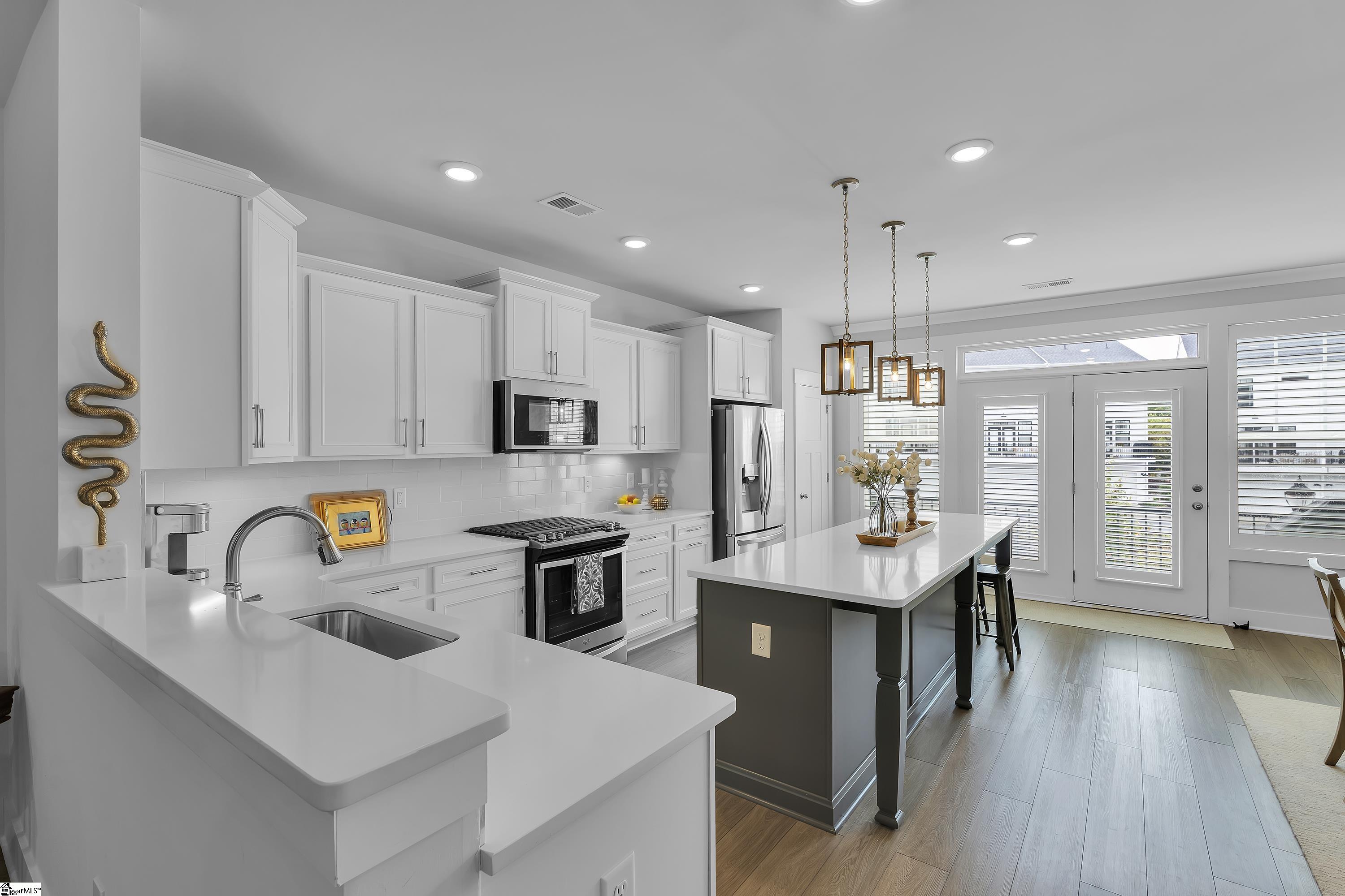 Greenville, South Carolina, 29605, United States, 3 Bedrooms Bedrooms, ,4 BathroomsBathrooms,Residential,For Sale,1958352