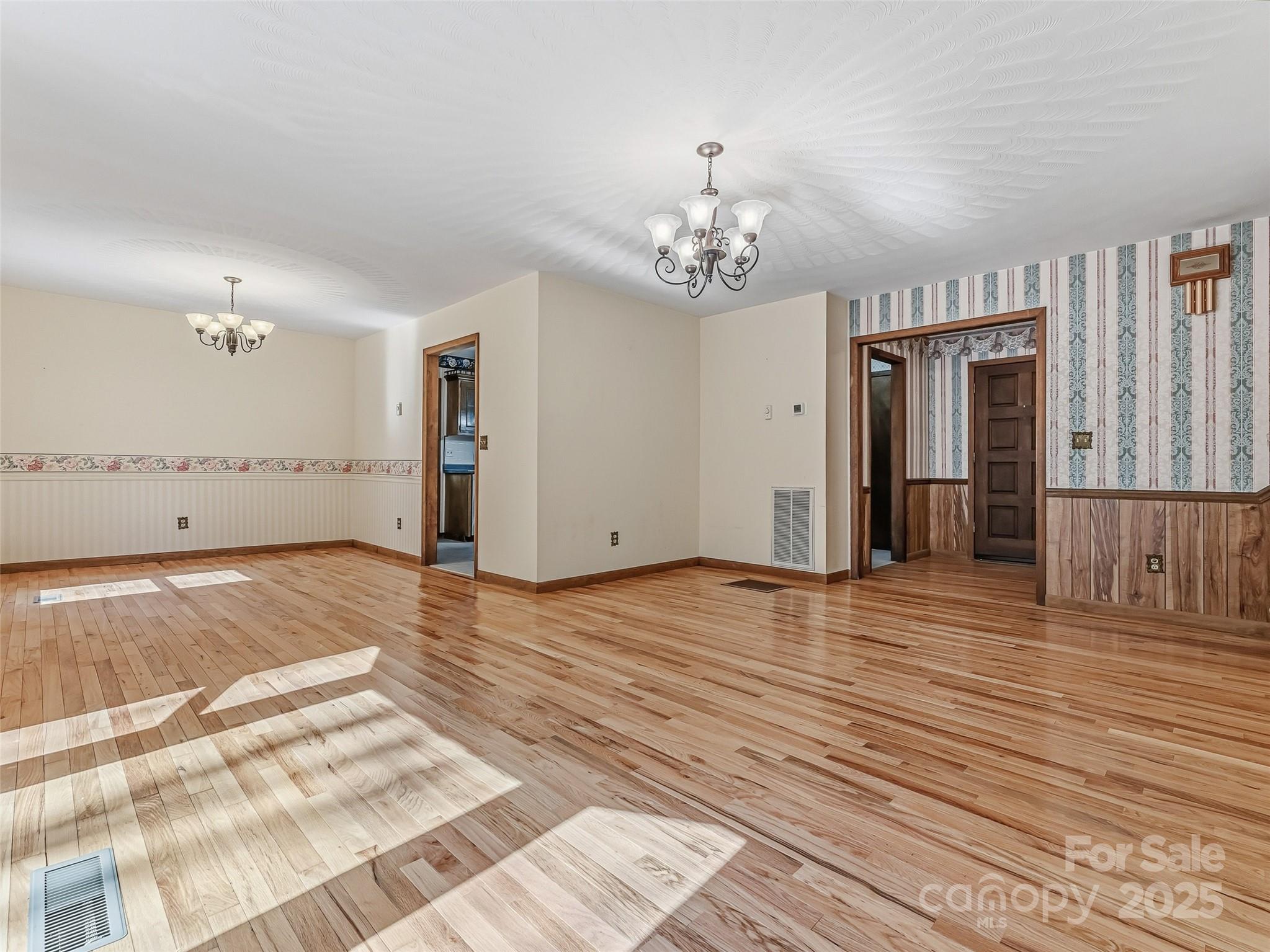 Candler, North Carolina, 28715, United States, 4 Bedrooms Bedrooms, ,3 BathroomsBathrooms,Residential,For Sale,1983385