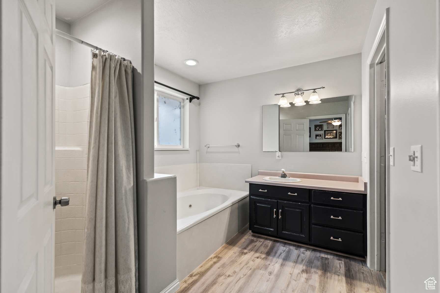 Richfield, Utah, 84701, United States, 6 Bedrooms Bedrooms, ,4 BathroomsBathrooms,Residential,For Sale,1885344