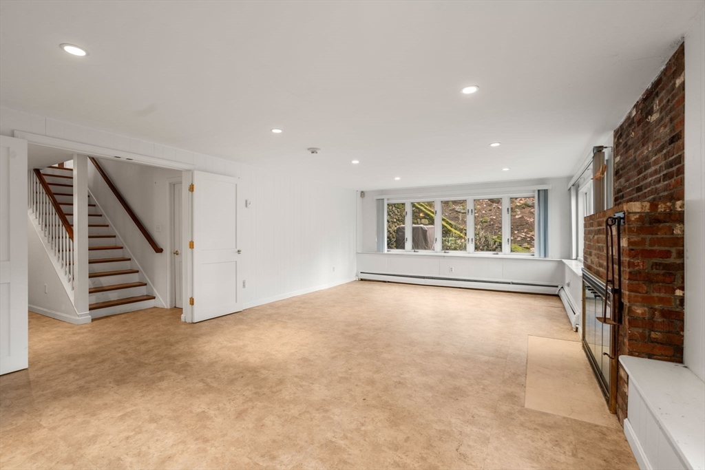Weston, Massachusetts, 02493, United States, 4 Bedrooms Bedrooms, ,4 BathroomsBathrooms,Residential,For Sale,1947070