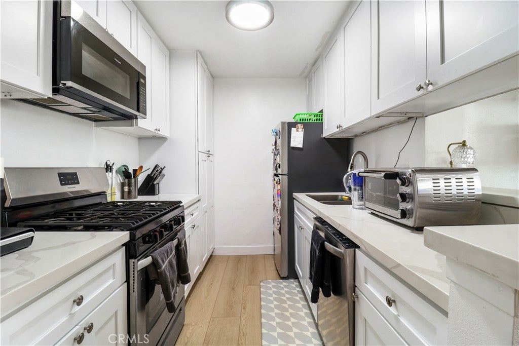 Tarzana, California, 91356, United States, 3 Bedrooms Bedrooms, ,2 BathroomsBathrooms,Residential,For Sale,1892794