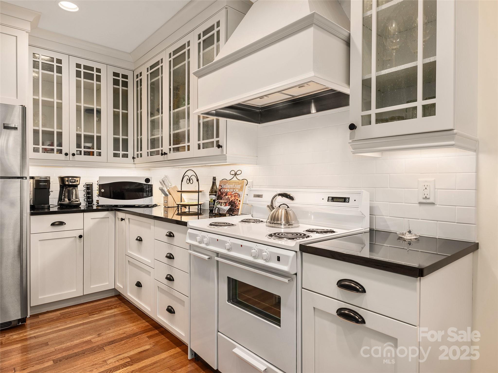 Hendersonville, North Carolina, 28739, United States, 2 Bedrooms Bedrooms, ,2 BathroomsBathrooms,Residential,For Sale,1944998