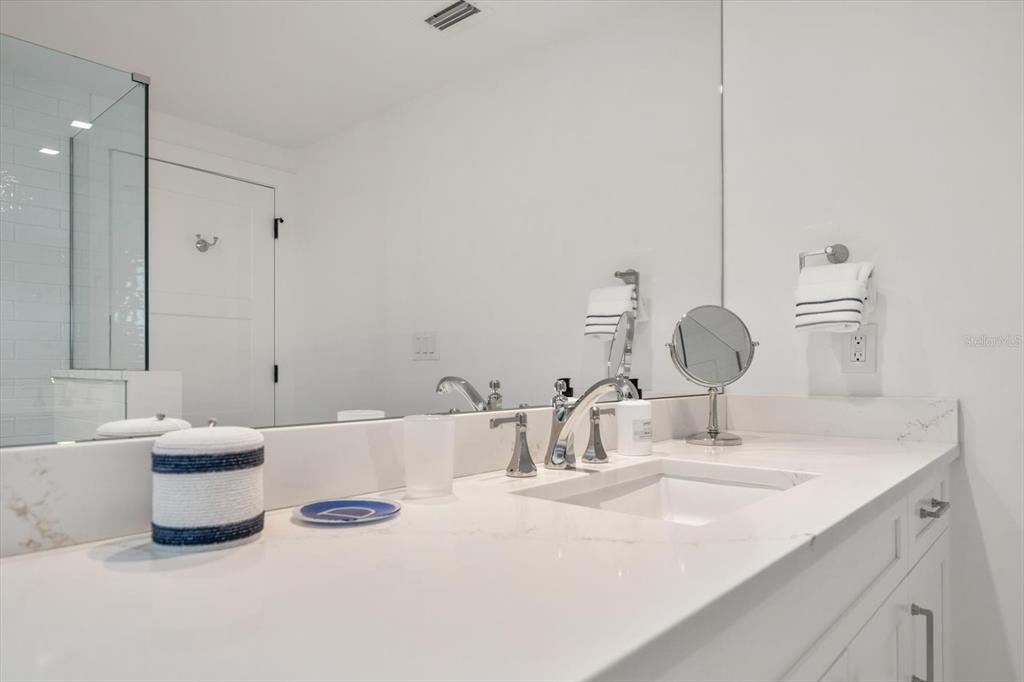 Largo, Florida, 33770, United States, 3 Bedrooms Bedrooms, ,4 BathroomsBathrooms,Residential,For Sale,1989168