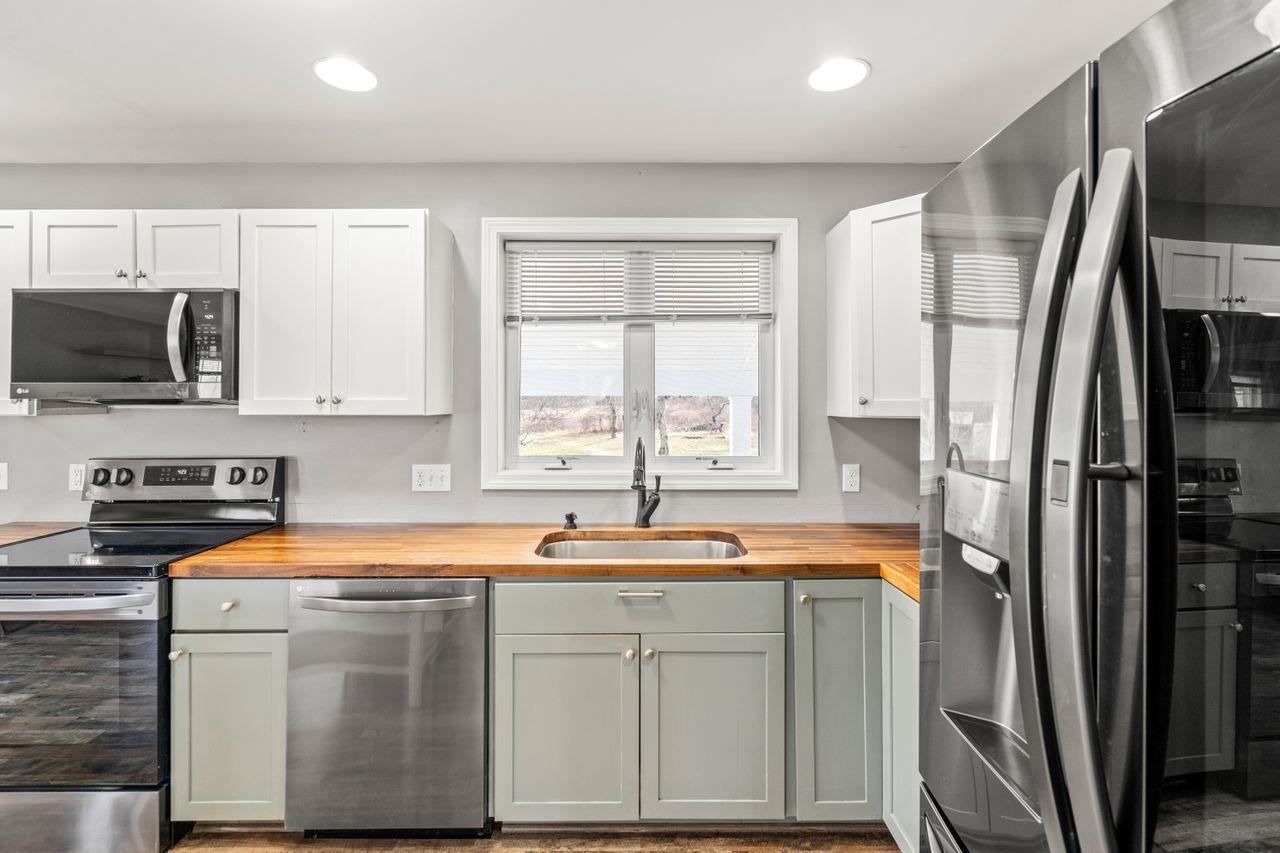 Epping, New Hampshire, 03042, United States, 3 Bedrooms Bedrooms, ,2 BathroomsBathrooms,Residential,For Sale,1862323