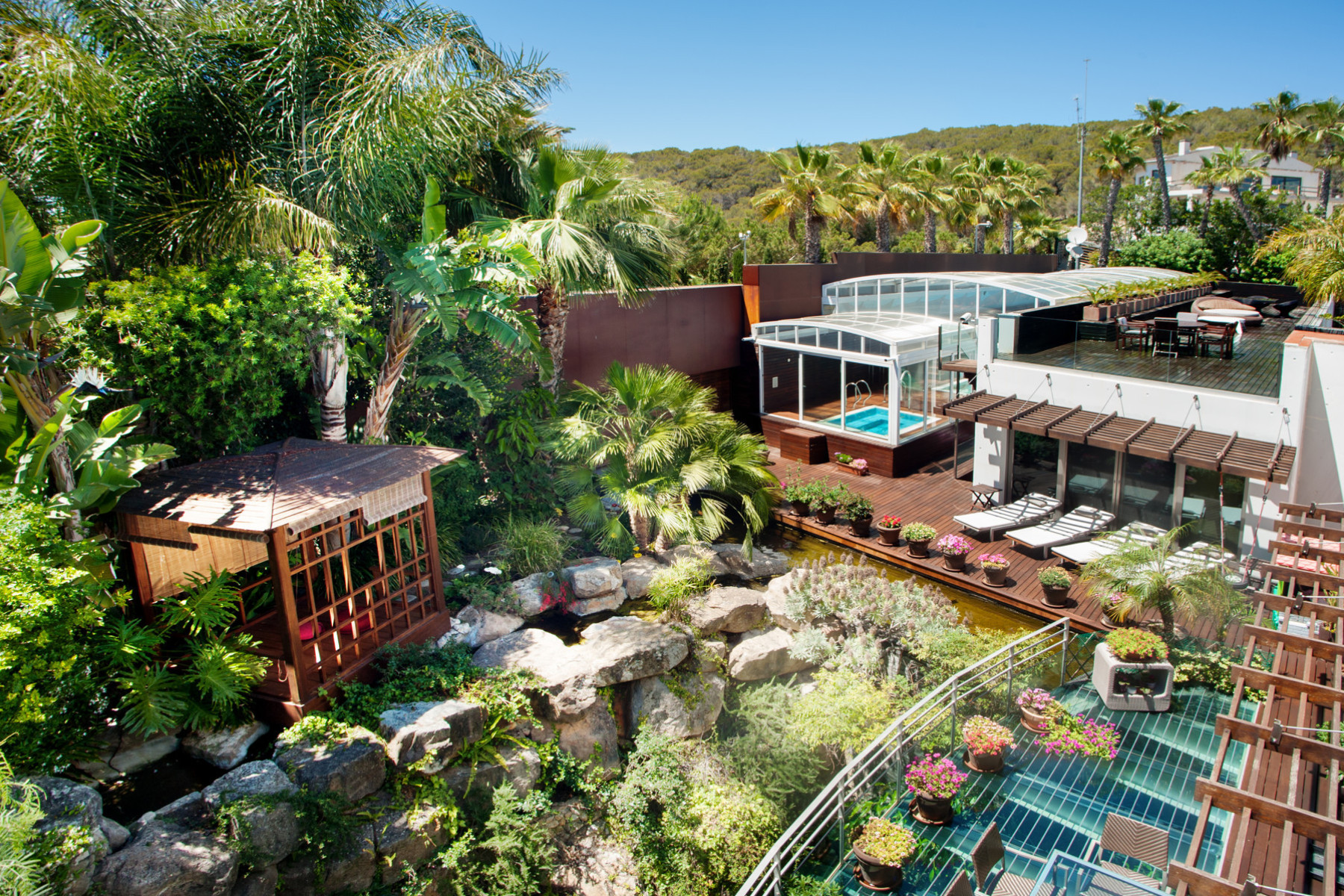 Iconic property in the prestigious urbanization of Can Girona, Sitges. 