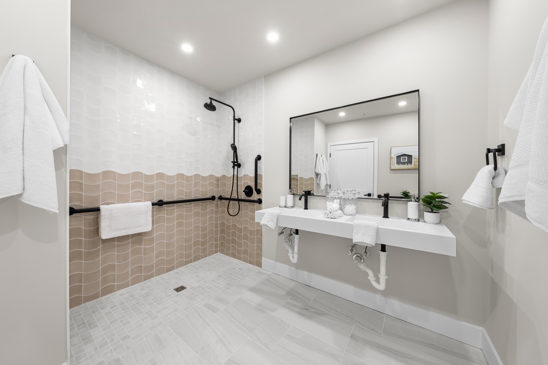  323 E Oak Avenue Unit 201 - 物件實景