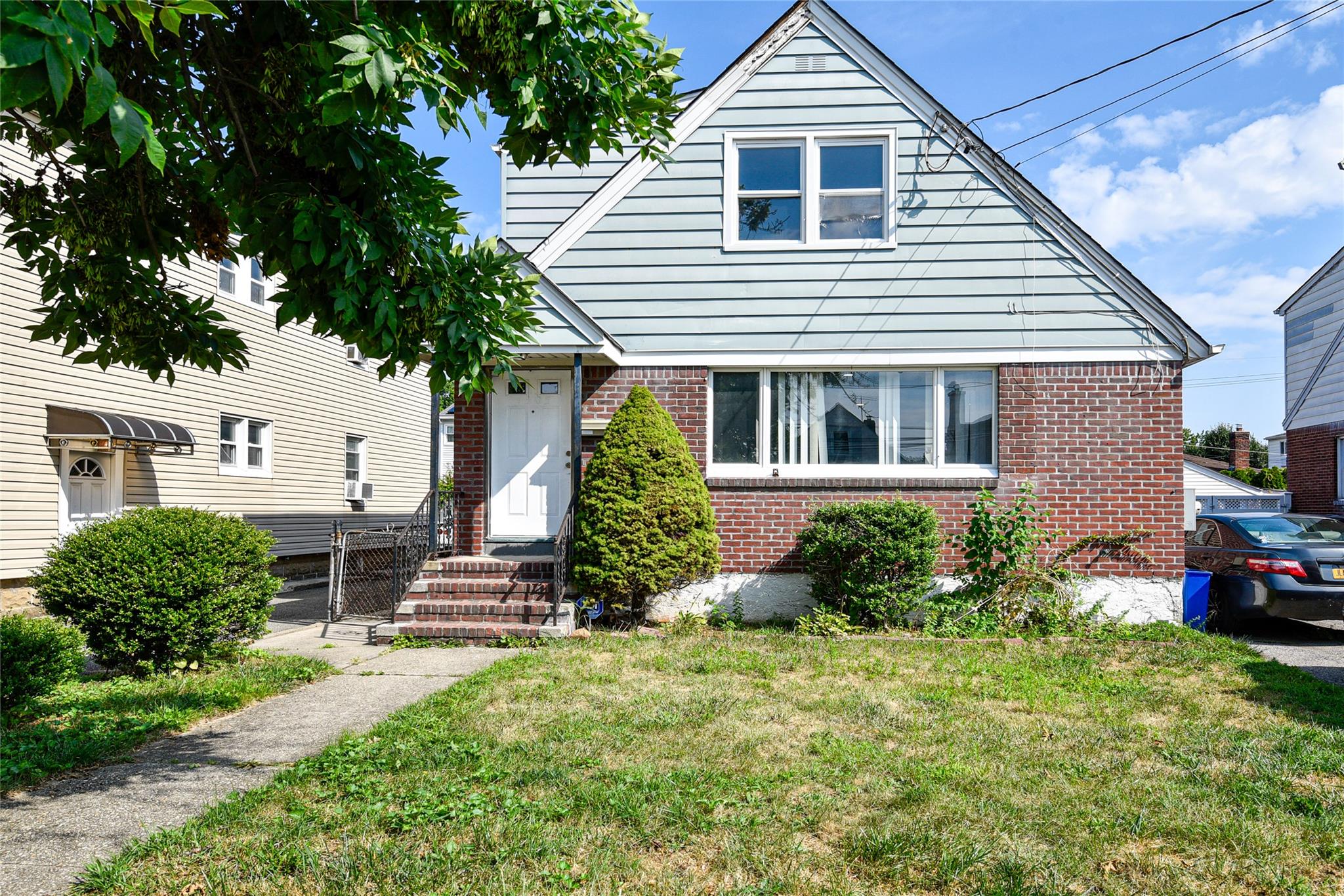 New Hyde Park, New York, 11040, United States, 4 Bedrooms Bedrooms, ,3 BathroomsBathrooms,Residential,For Sale,1903890