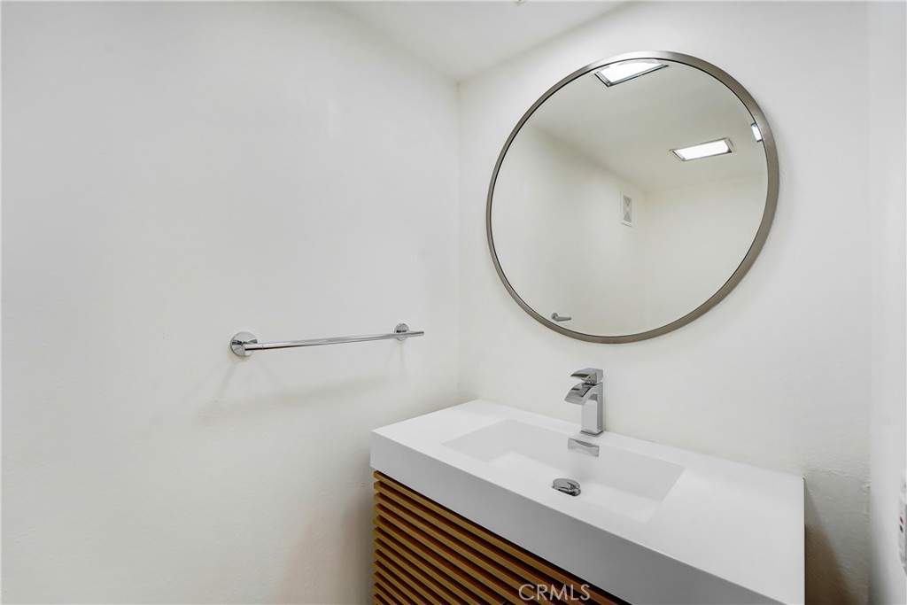 Calabasas, California, 91302, United States, 3 Bedrooms Bedrooms, ,3 BathroomsBathrooms,Residential,For Sale,1885380