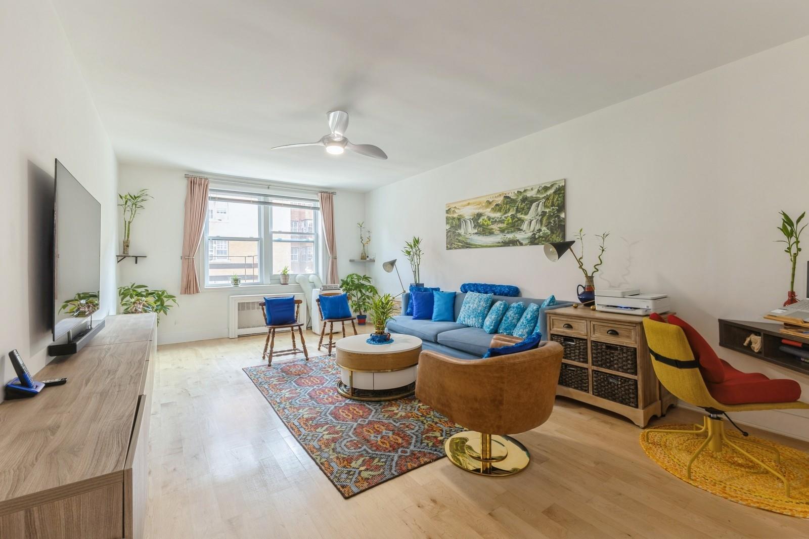 Forest Hills, New York, 11375, United States, 2 Bedrooms Bedrooms, ,2 BathroomsBathrooms,Residential,For Sale,1905946