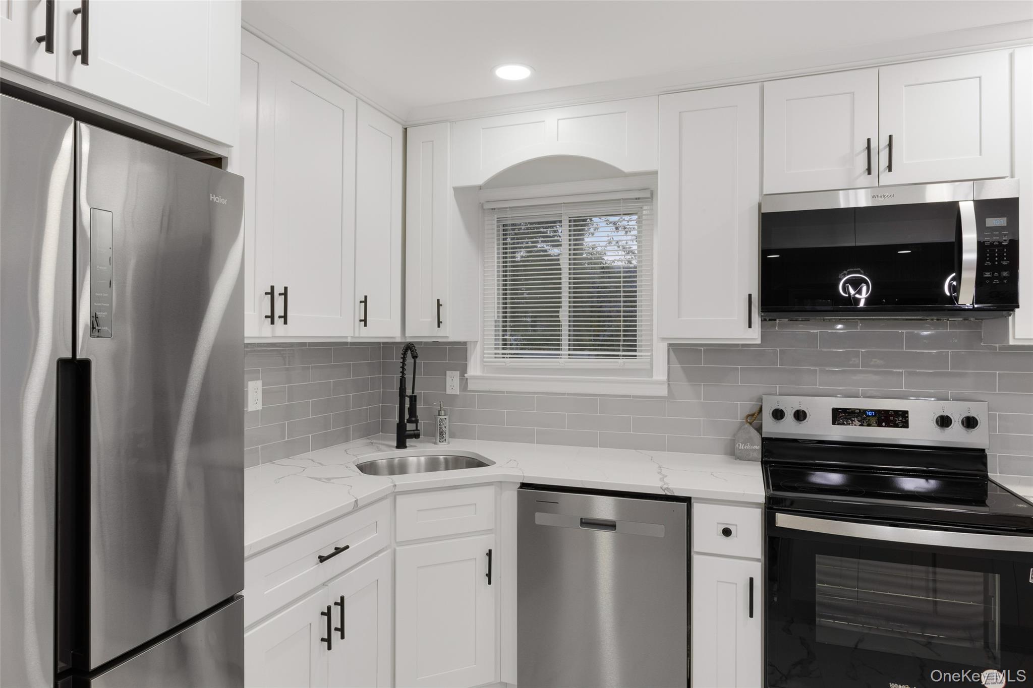 Amityville, New York, 11701, United States, 4 Bedrooms Bedrooms, ,2 BathroomsBathrooms,Residential,For Sale,2001816