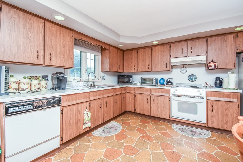 Nahant, Massachusetts, 01908, United States, 4 Bedrooms Bedrooms, ,3 BathroomsBathrooms,Residential,For Sale,1943119
