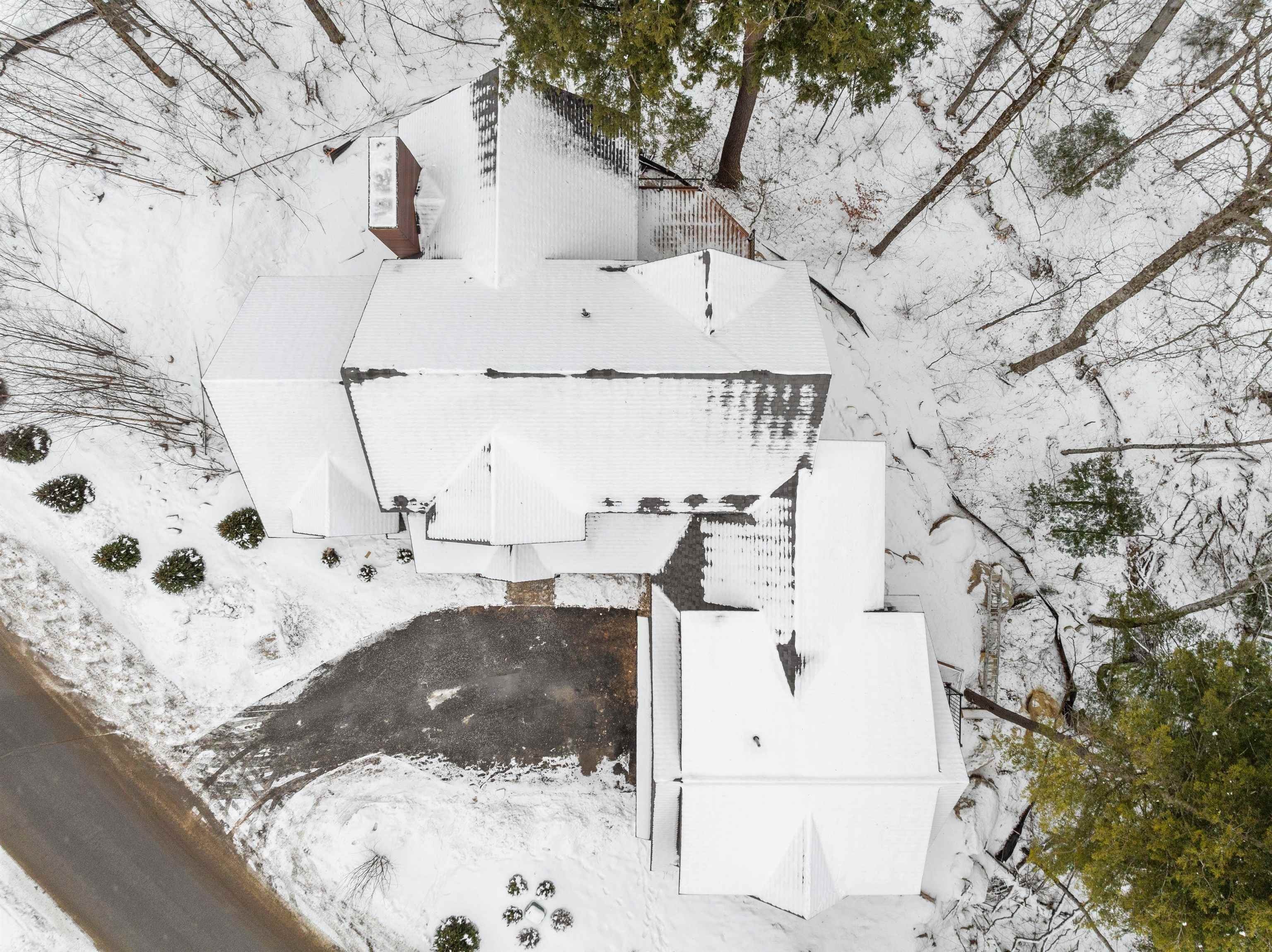 Lincoln, New Hampshire, 03251, United States, 5 Bedrooms Bedrooms, ,5 BathroomsBathrooms,Residential,For Sale,1979766