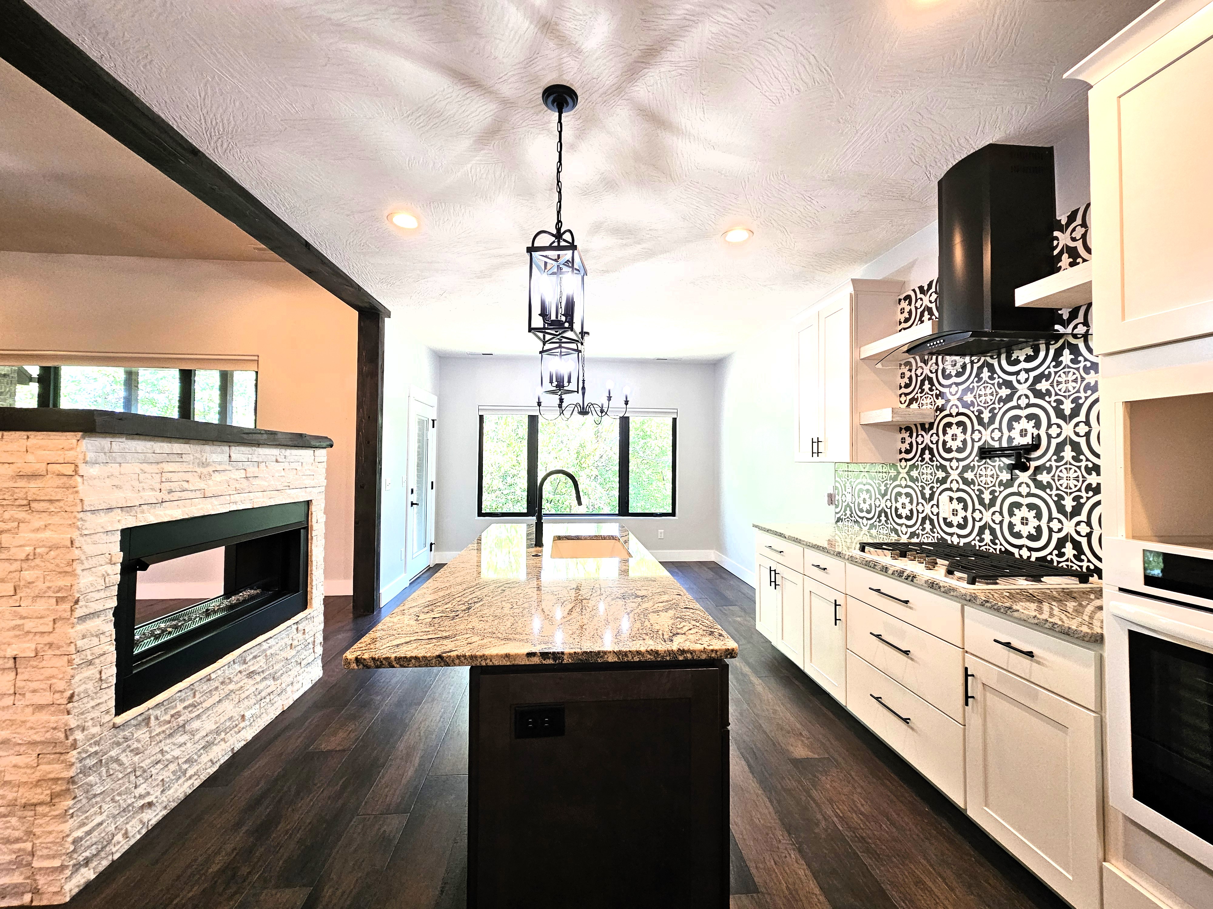 SPRINGFIELD, Missouri, 65804, United States, 4 Bedrooms Bedrooms, ,4 BathroomsBathrooms,Residential,For Sale,1996433