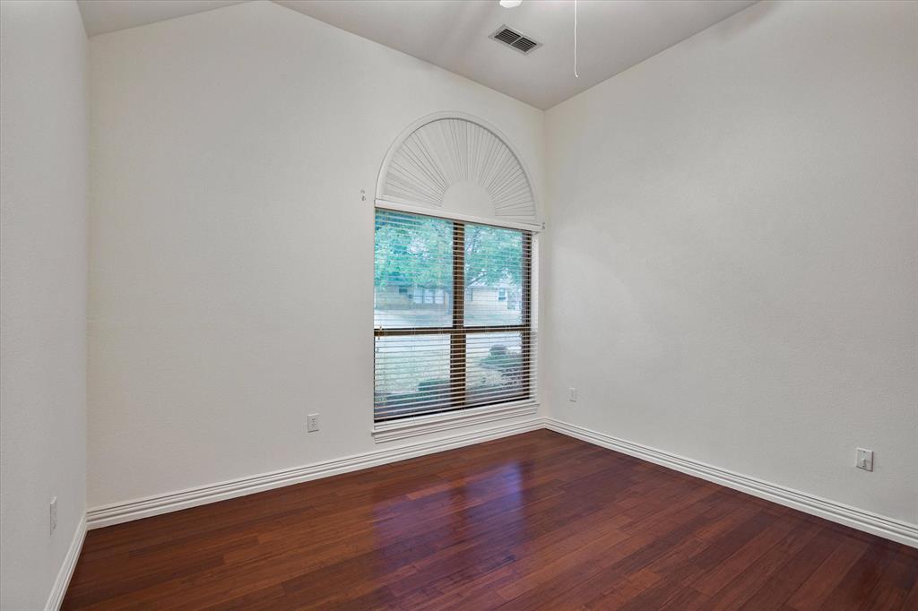 Denton, Texas, 76205, United States, 4 Bedrooms Bedrooms, ,4 BathroomsBathrooms,Residential,For Sale,1915796
