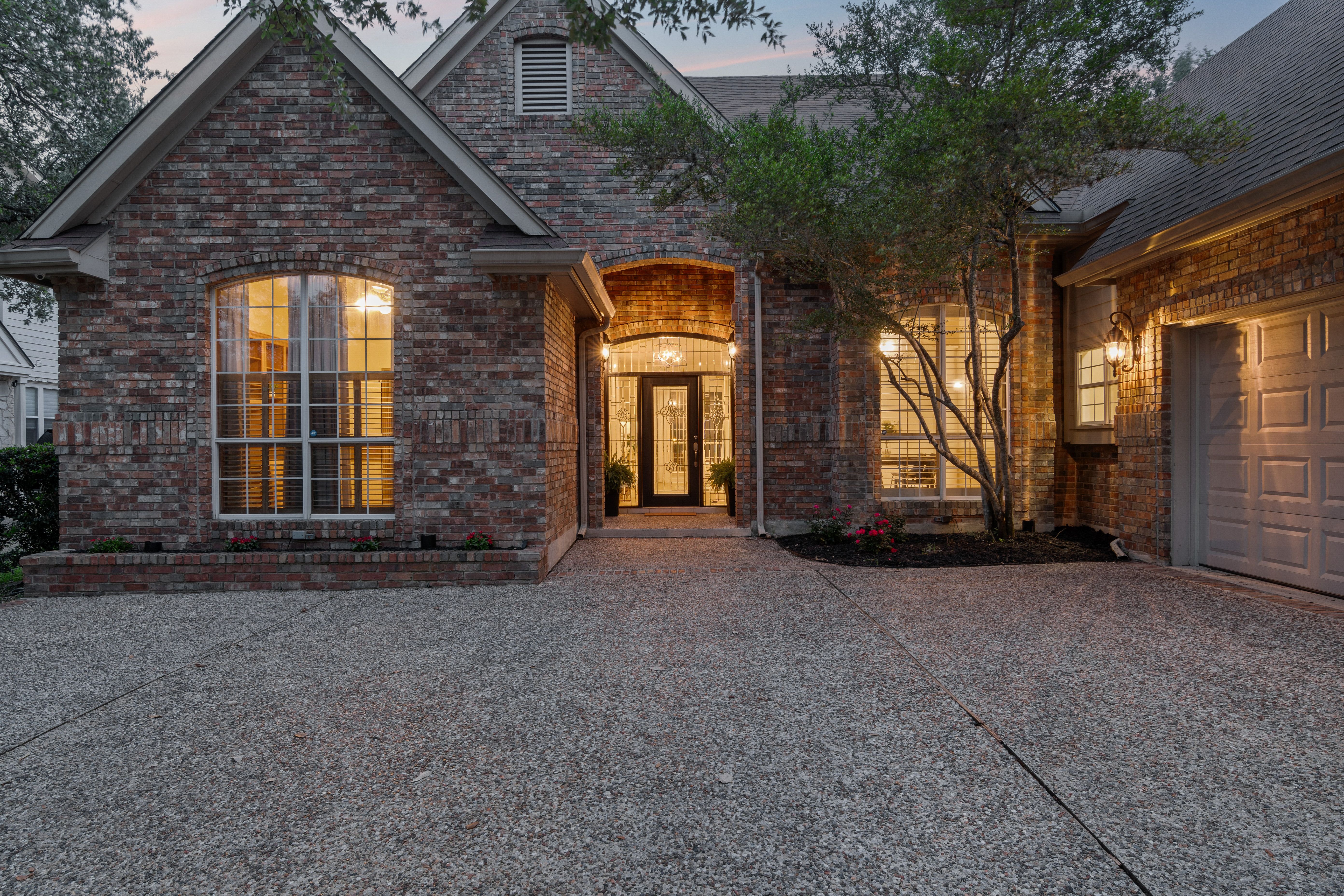  Elegant Deerfield Retreat with Resort-Style Backyard - 物件實景