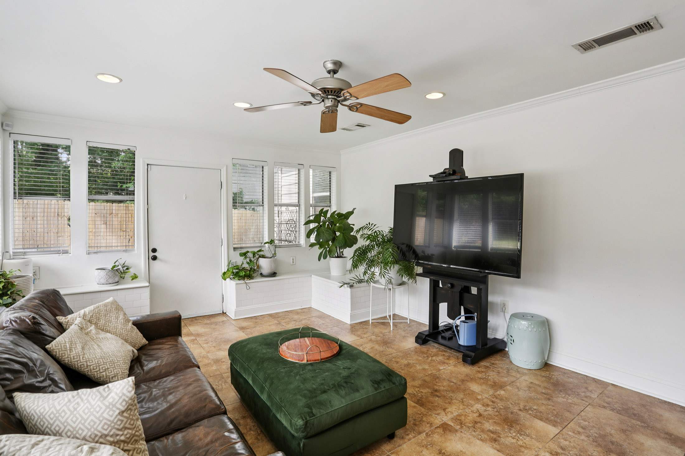  Charming Four Bedroom Home in Desirable Ashford Park - 物件實景
