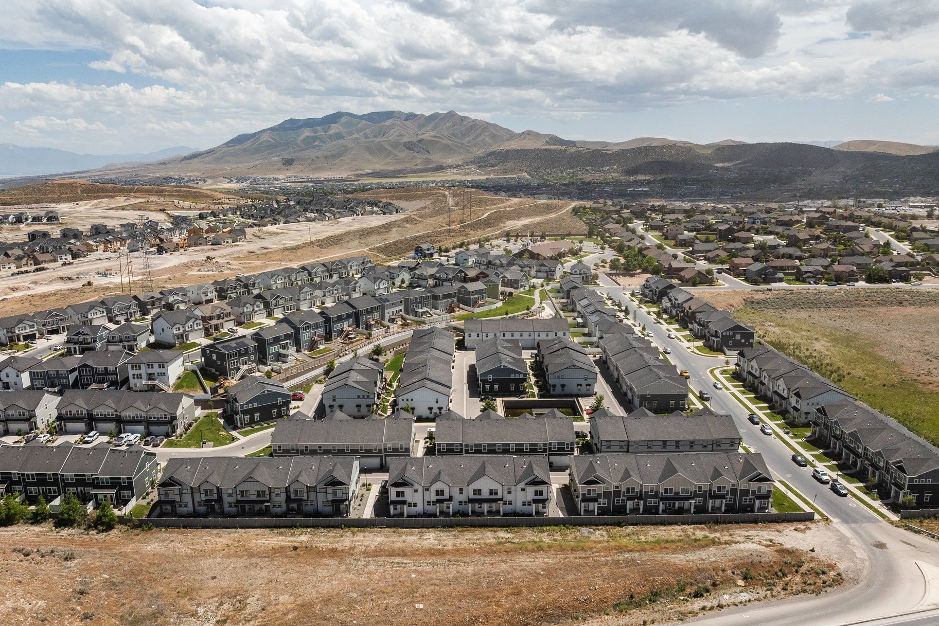  Bright & Quiet Townhome Ready to Be Your Next Home - 物件實景