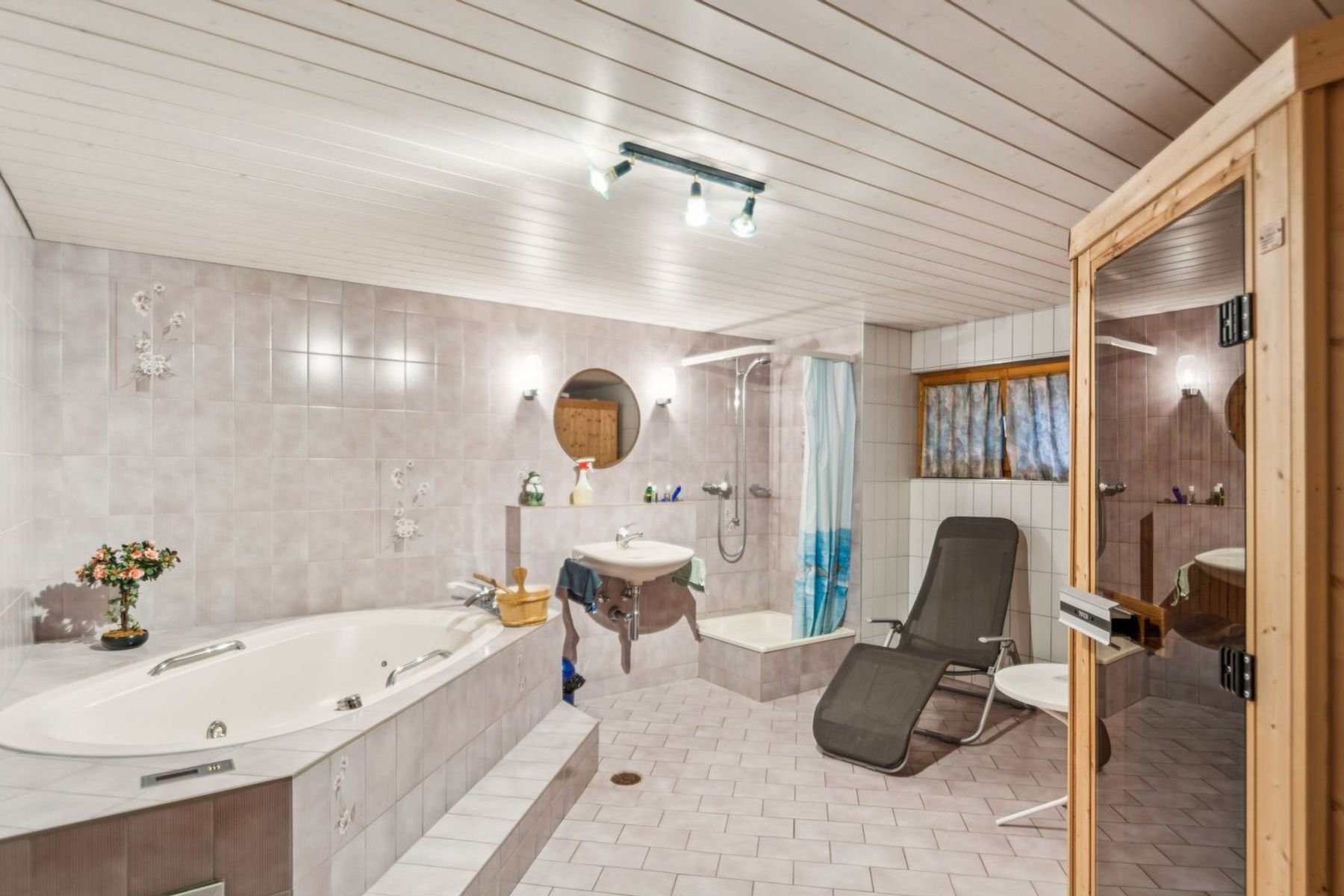  Prestigious 5.5-room duplex ?Pieds dans l