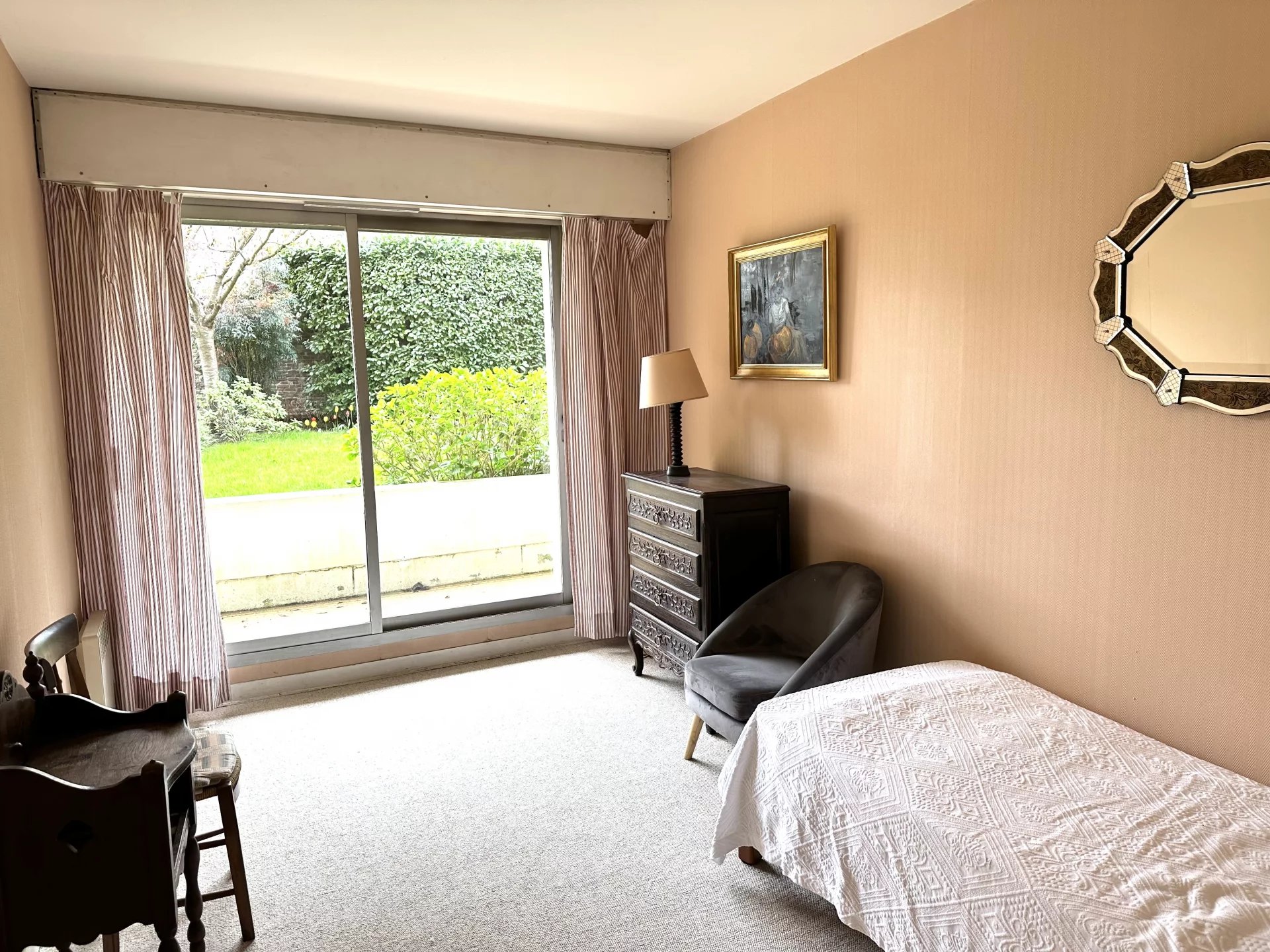 Le Vésinet, Île-de-France, 78110, FR, 2 Bedrooms Bedrooms, ,2 BathroomsBathrooms,Residential,For Sale,1994889