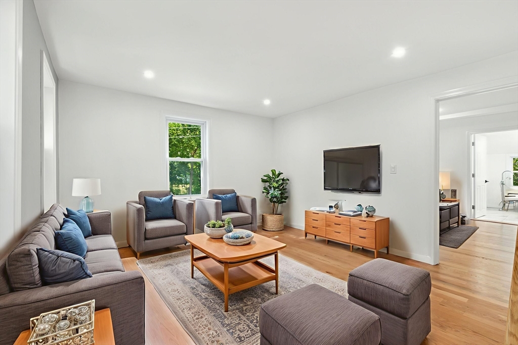 East Bridgewater, Massachusetts, 02333, United States, 3 Bedrooms Bedrooms, ,3 BathroomsBathrooms,Residential,For Sale,1943451